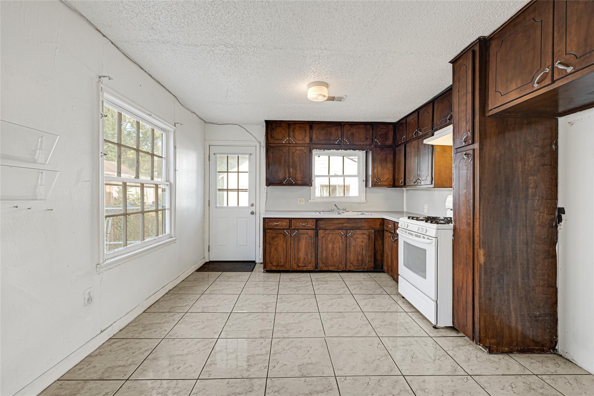 7659 Greenstone Street, Houston Tx 77087 Property Photo 7
