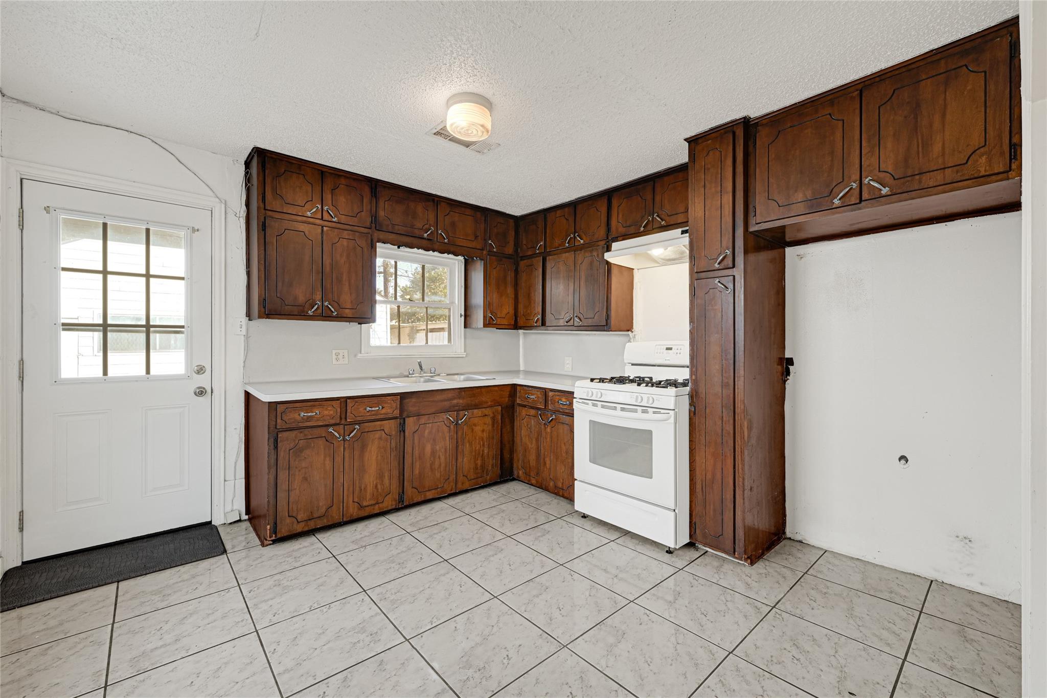 7659 Greenstone Street, Houston Tx 77087 Property Photo 8