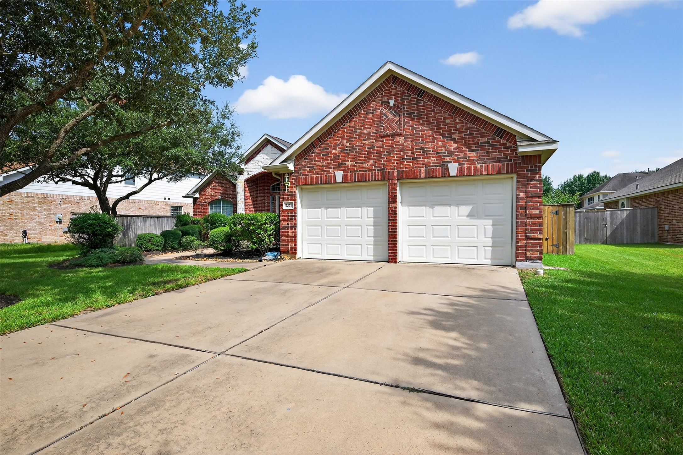 2223 Fern Mist Lane Property Photo 3