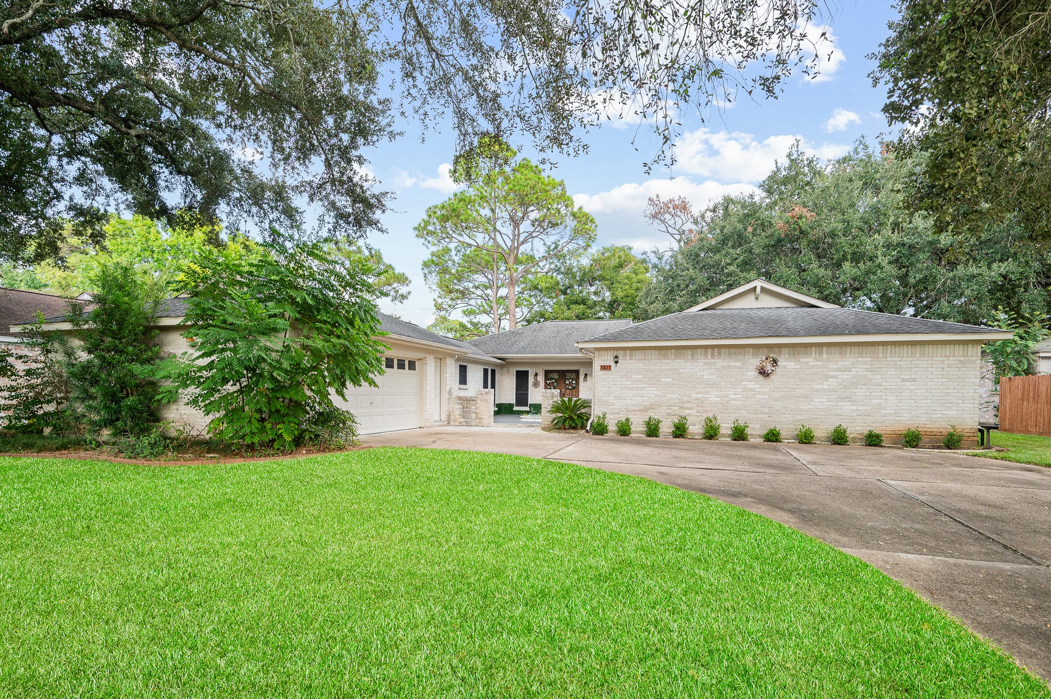3423 Crow Valley Drive Property Photo 2