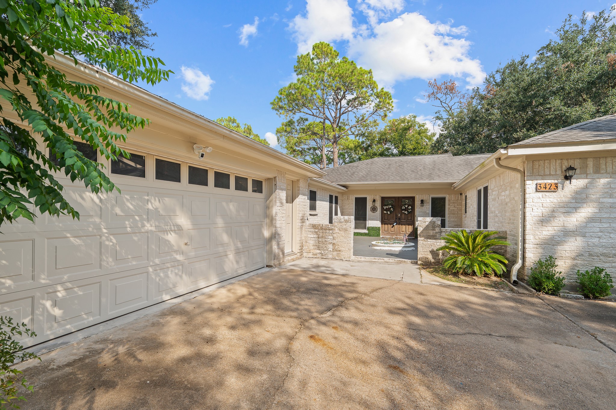 3423 Crow Valley Drive Property Photo 3