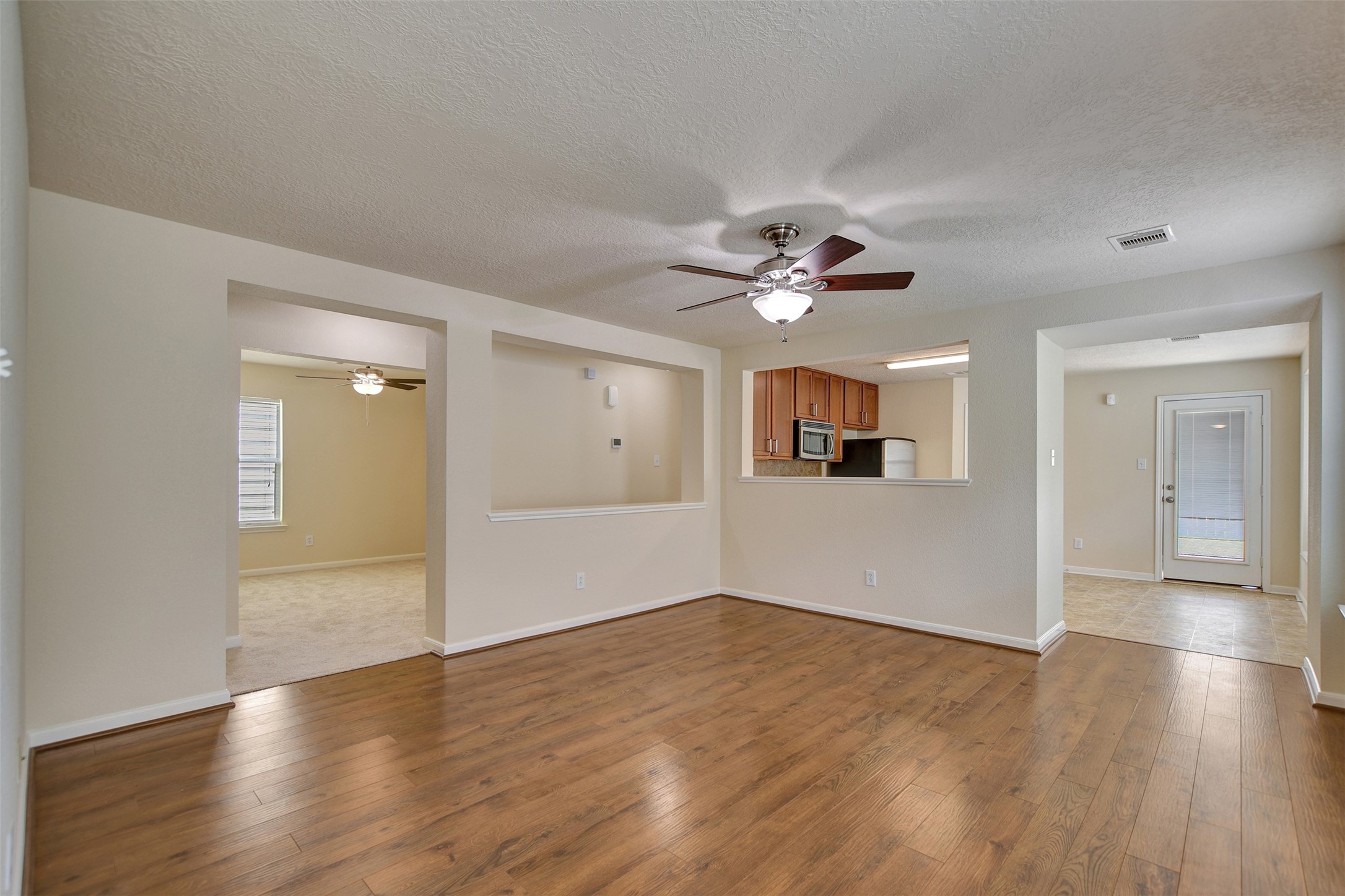 3131 Beacon Grove Street Property Photo 5