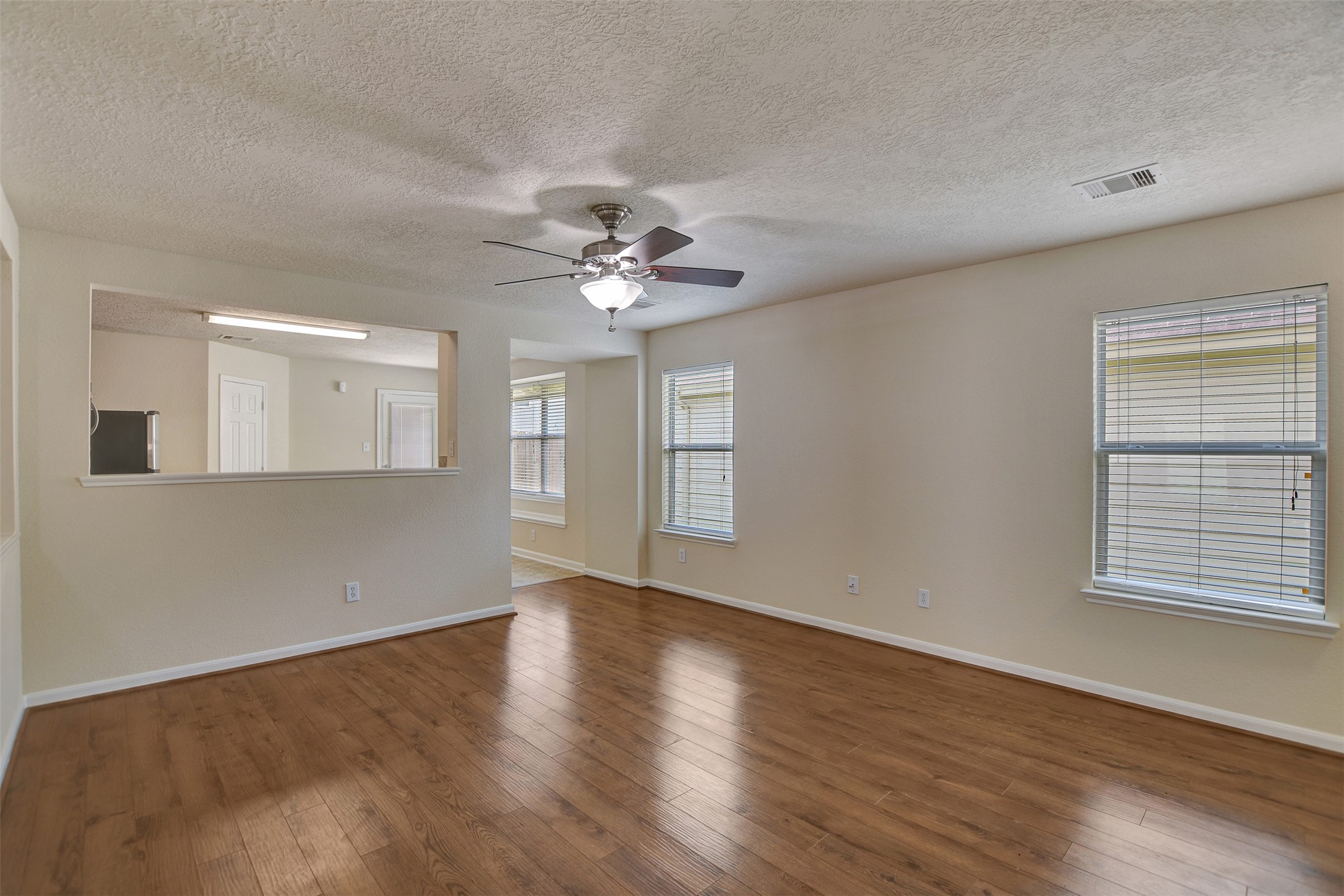3131 Beacon Grove Street Property Photo 6