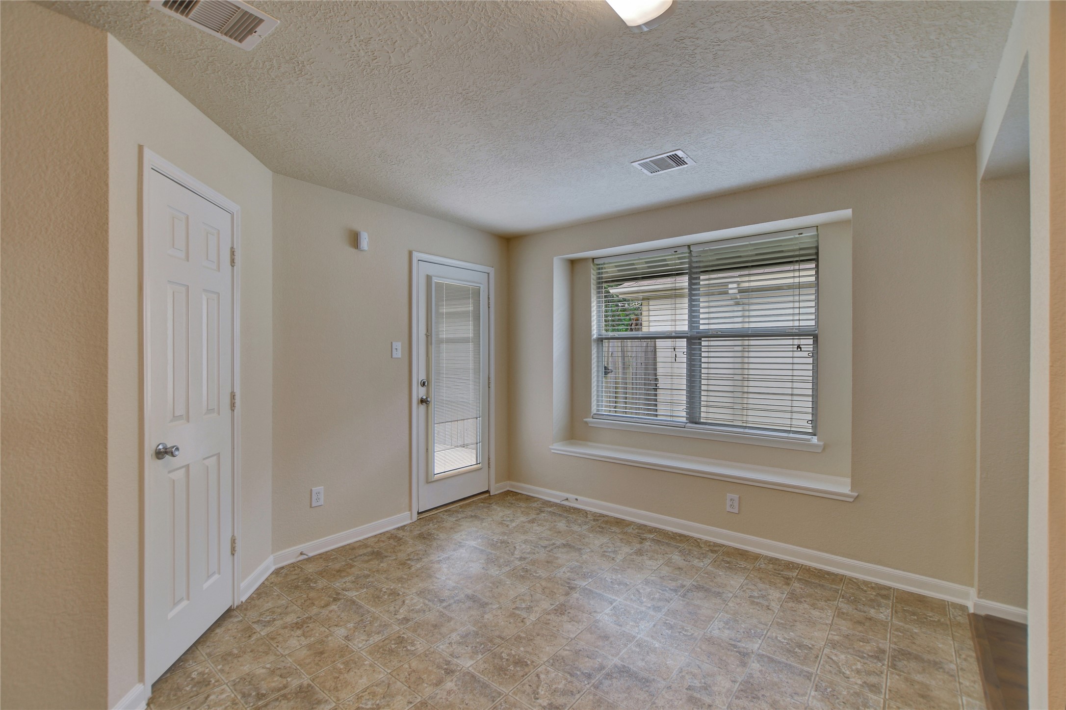 3131 Beacon Grove Street Property Photo 16