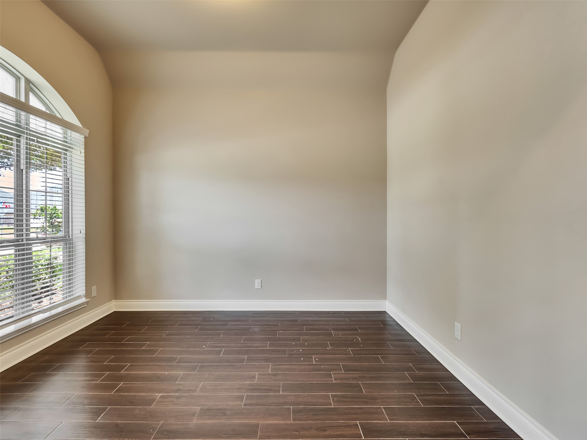 4131 N Creekmont Drive Property Photo 7