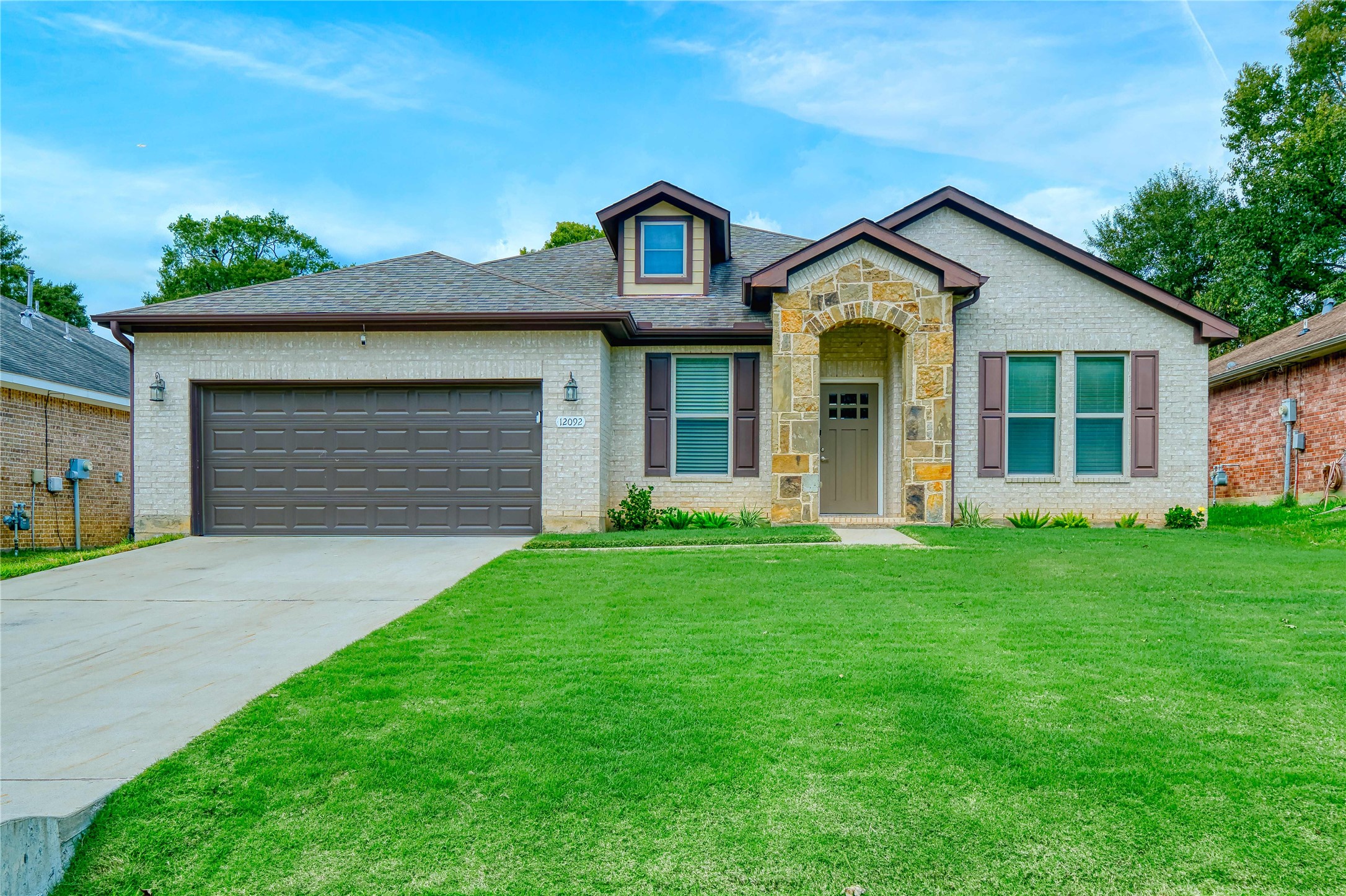 12092 La Salle River Road Property Photo 1
