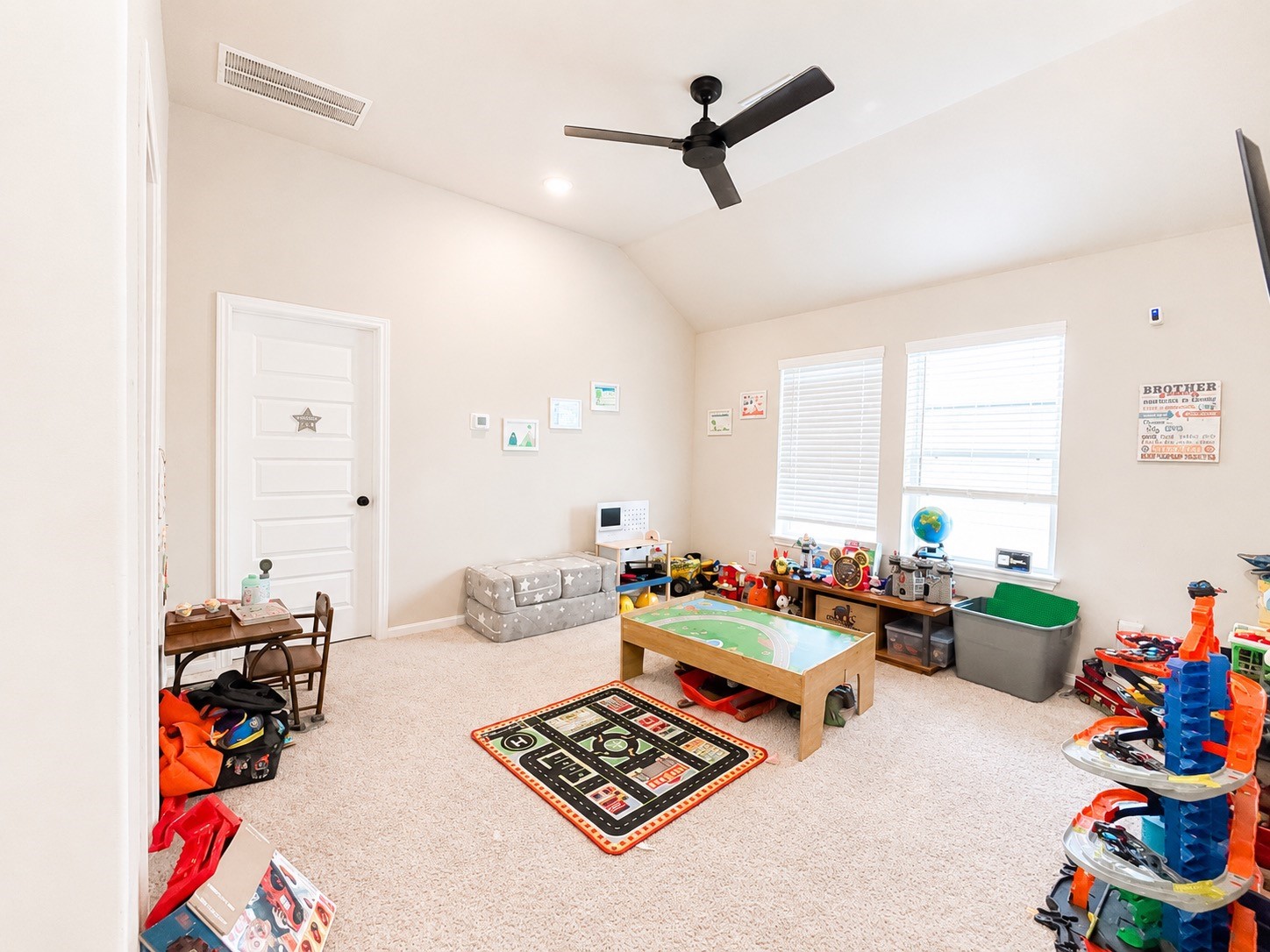 377 Selah Court Property Photo 8