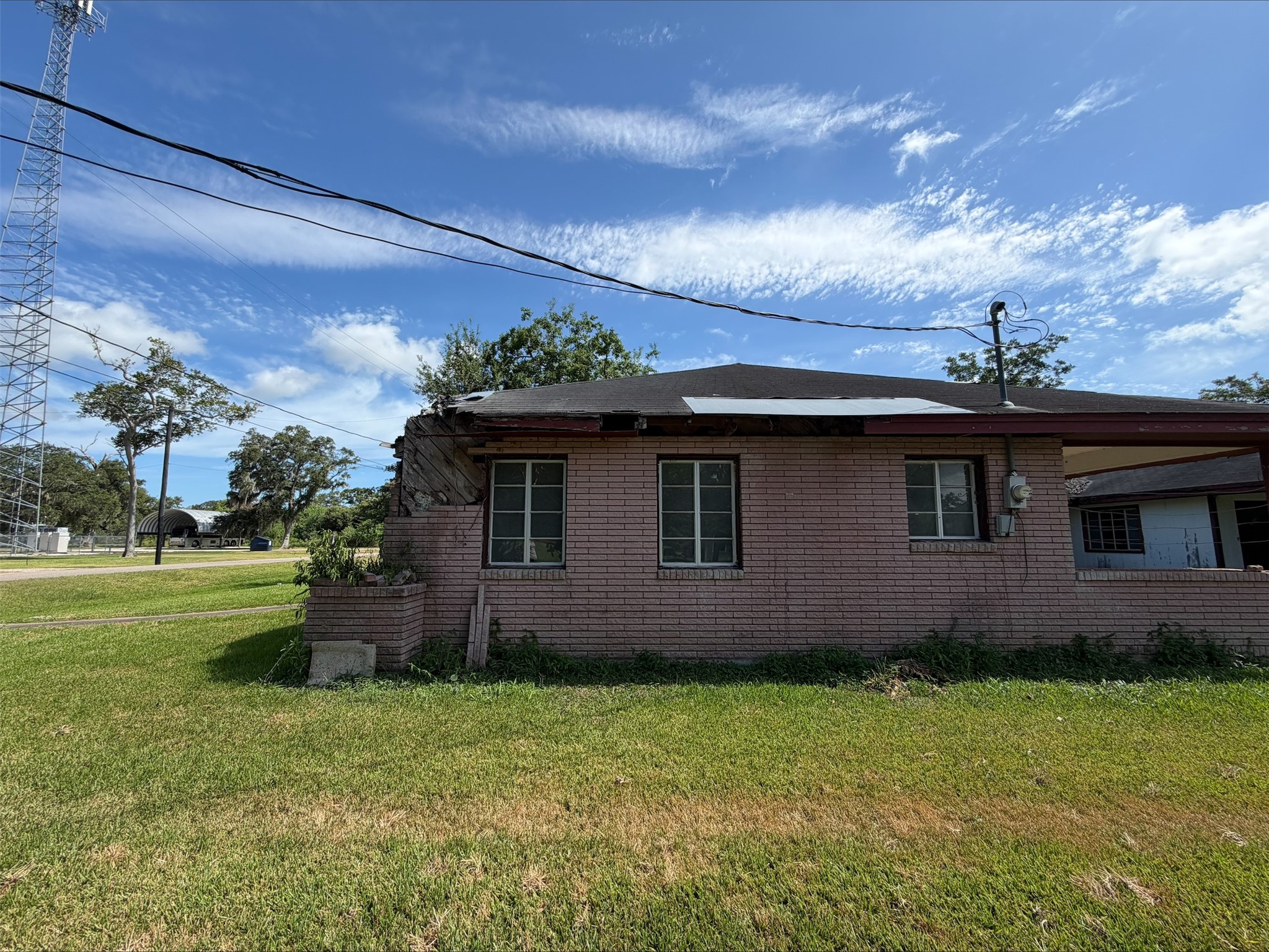 611 Live Oak Street Property Photo 3
