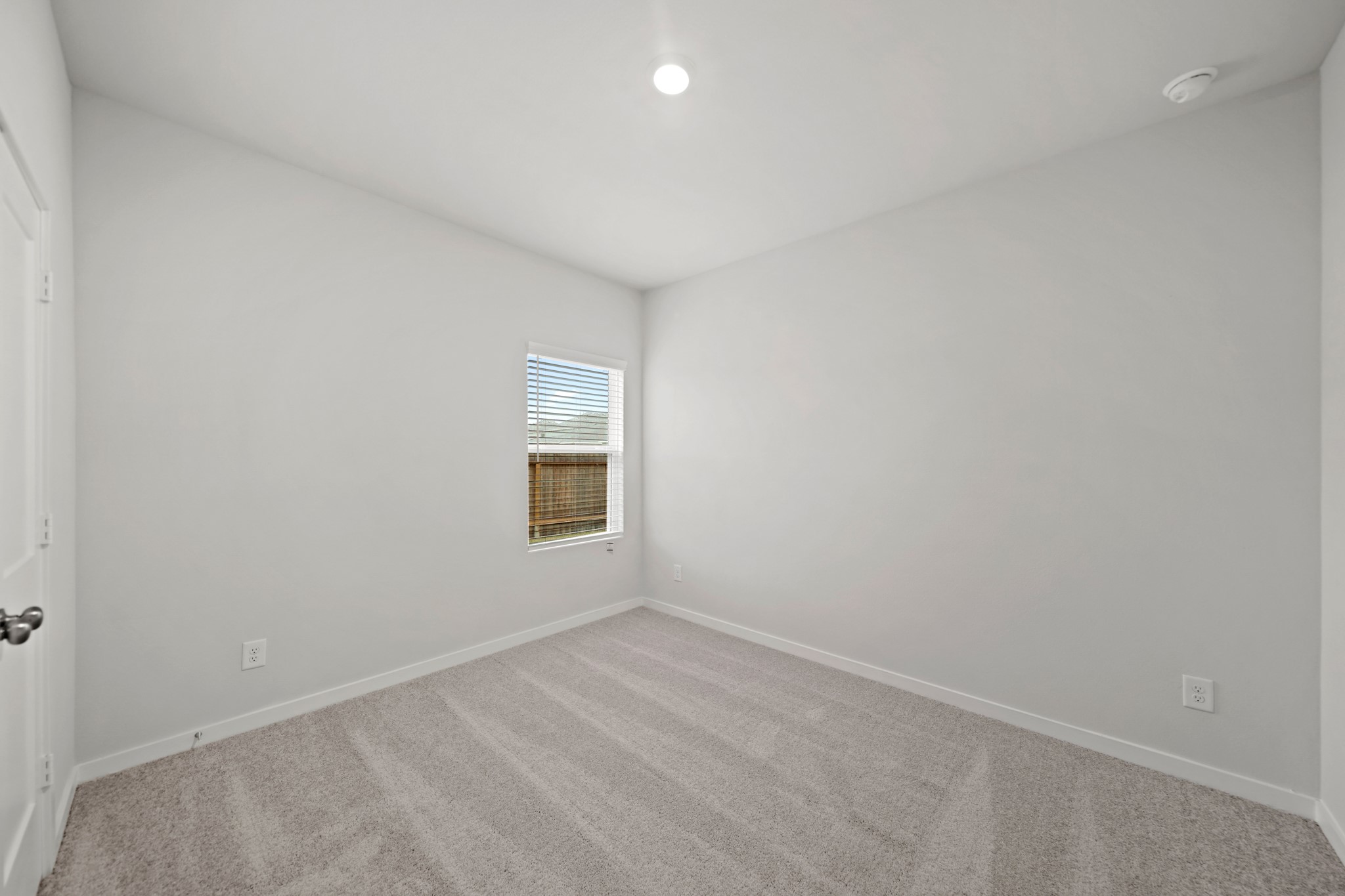 17207 White Peace Drive Property Photo 5