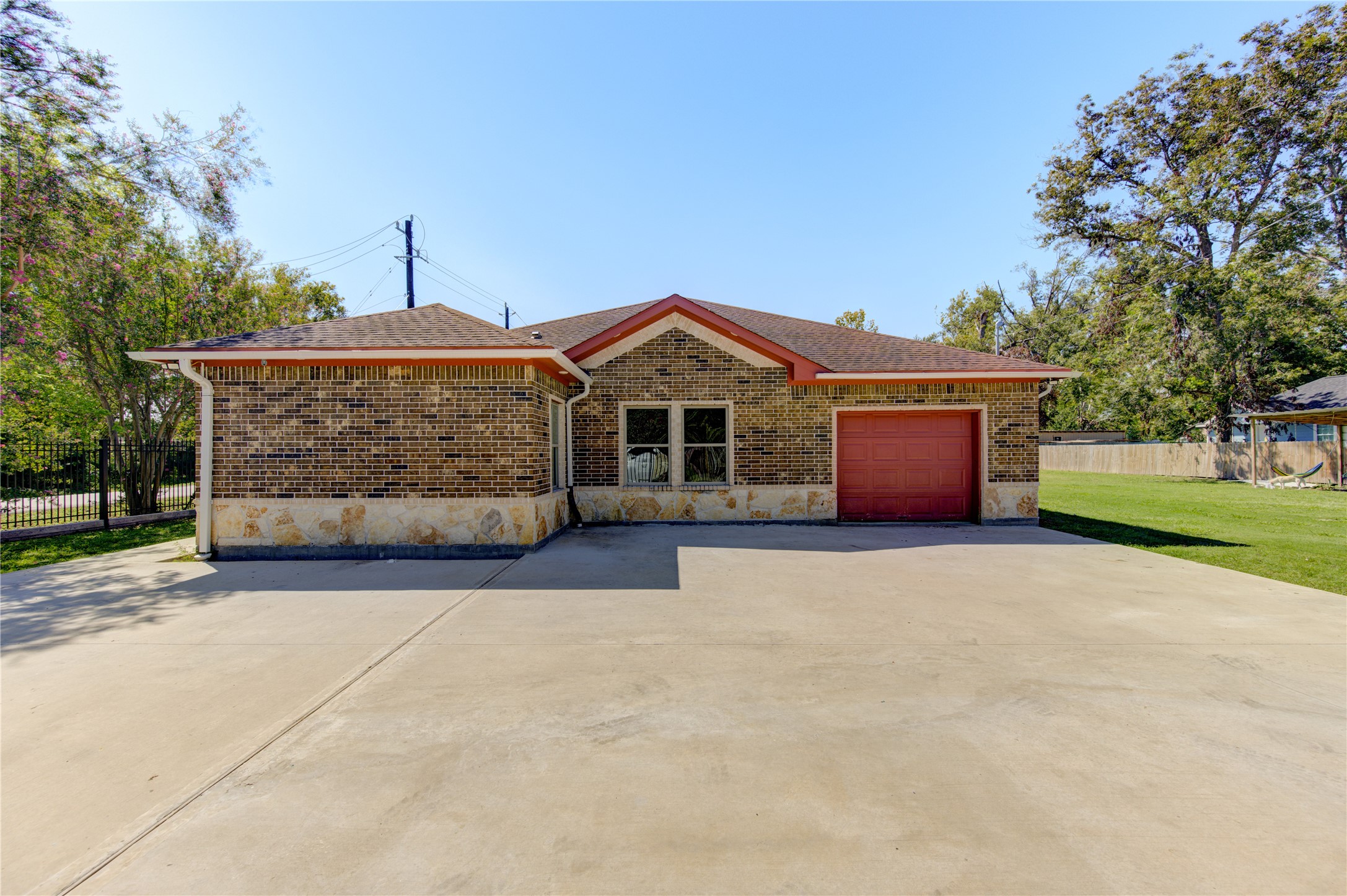 7450 Springdale Street Property Photo 4