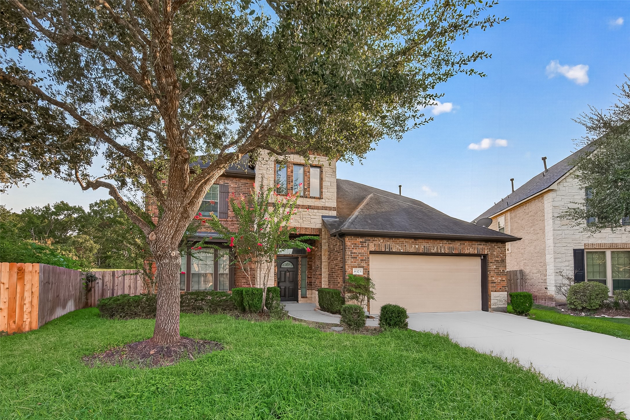 6323 Falling Briar Lane Property Photo 4