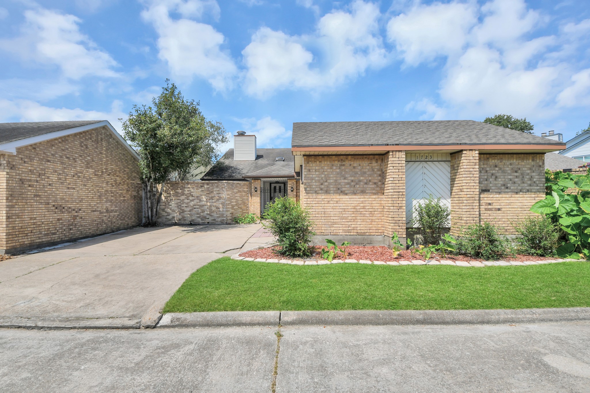 1723 Plumbwood Way Property Photo 1