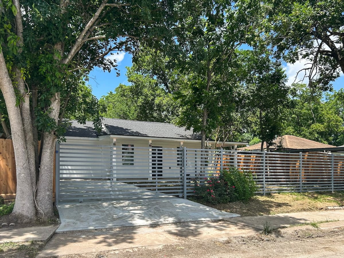 4805 Southwind Street Property Photo 1