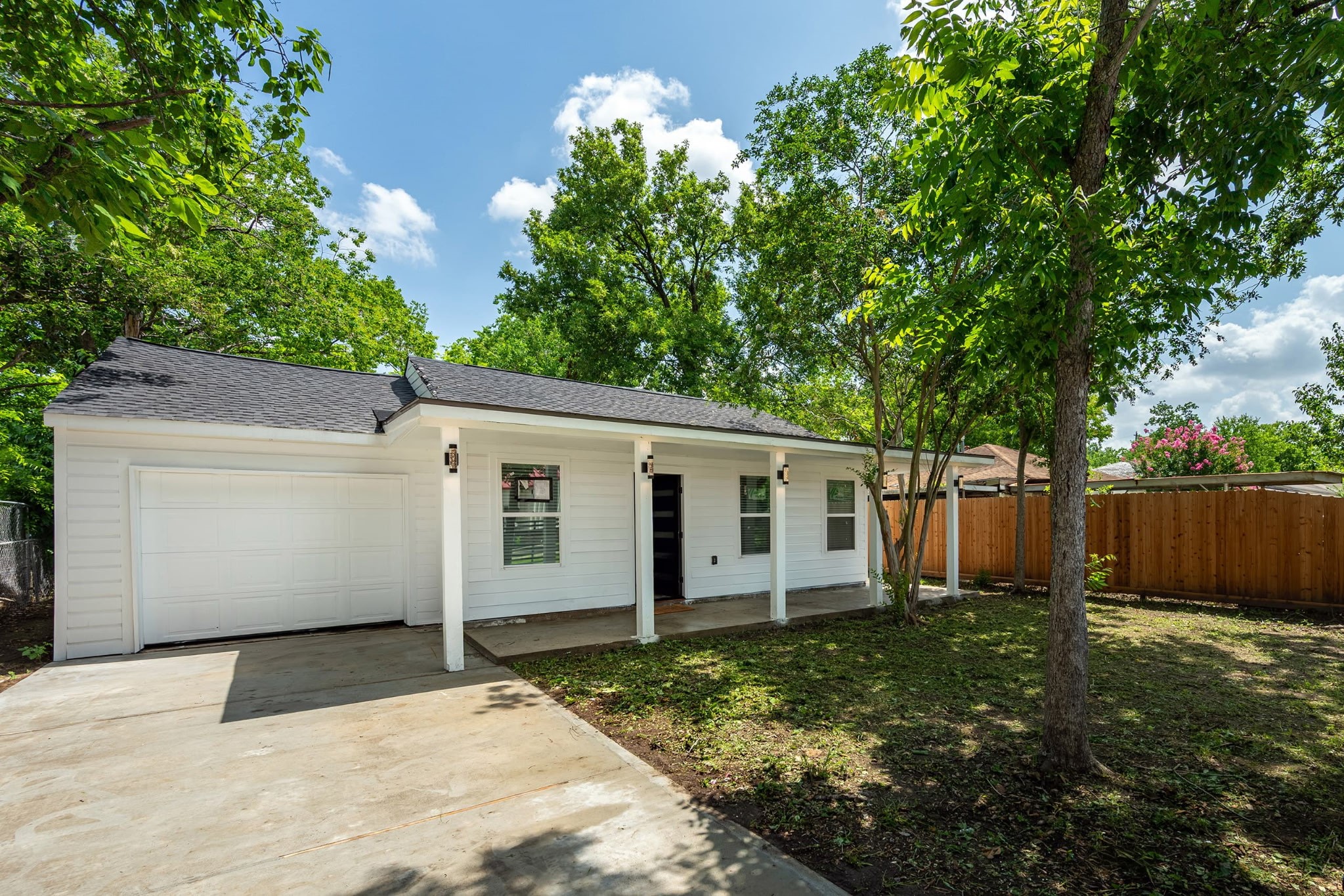 4805 Southwind Street Property Photo 2