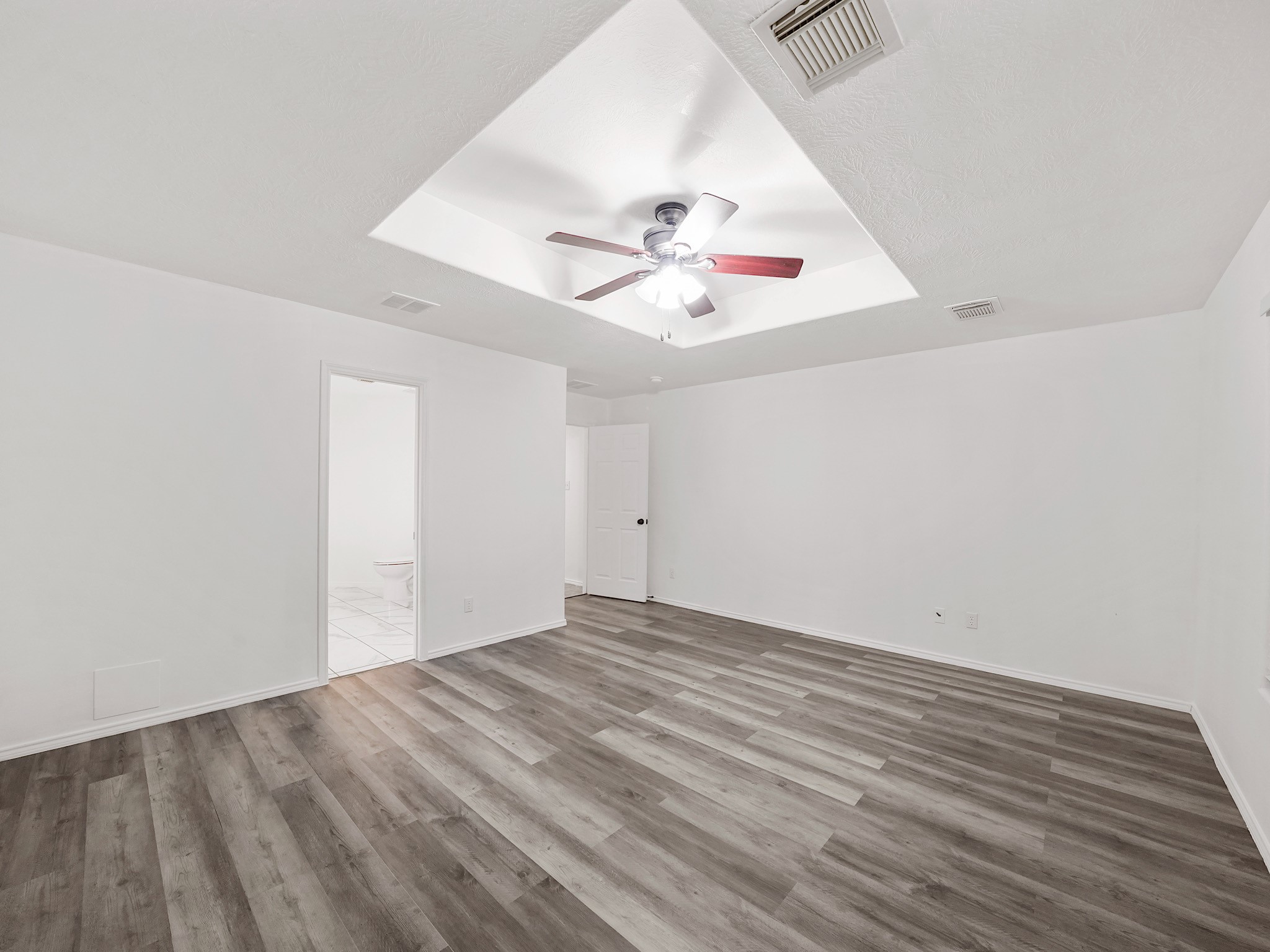 1011 Backland Court Property Photo 5