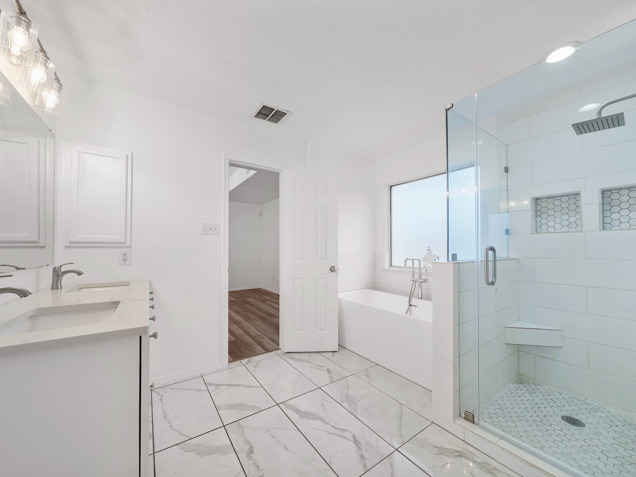 1011 Backland Court Property Photo 6