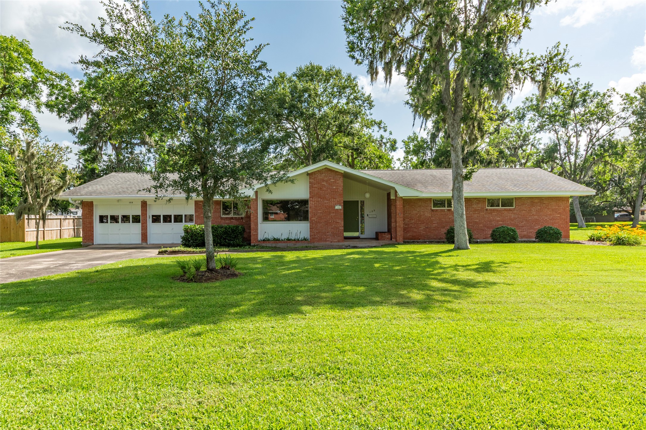 122 Blossom Street Property Photo 1