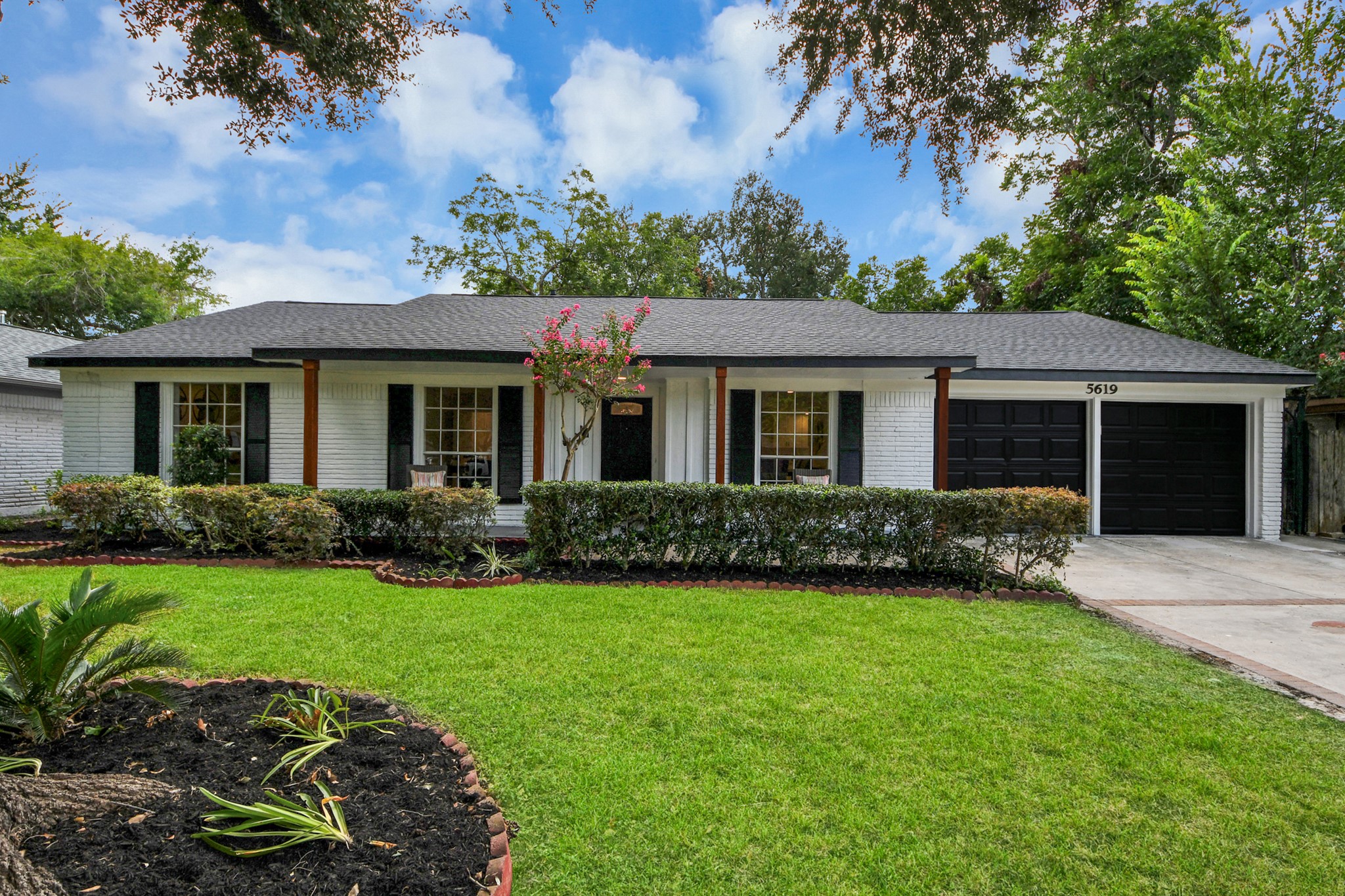 5619 Duxbury Street Property Photo 1