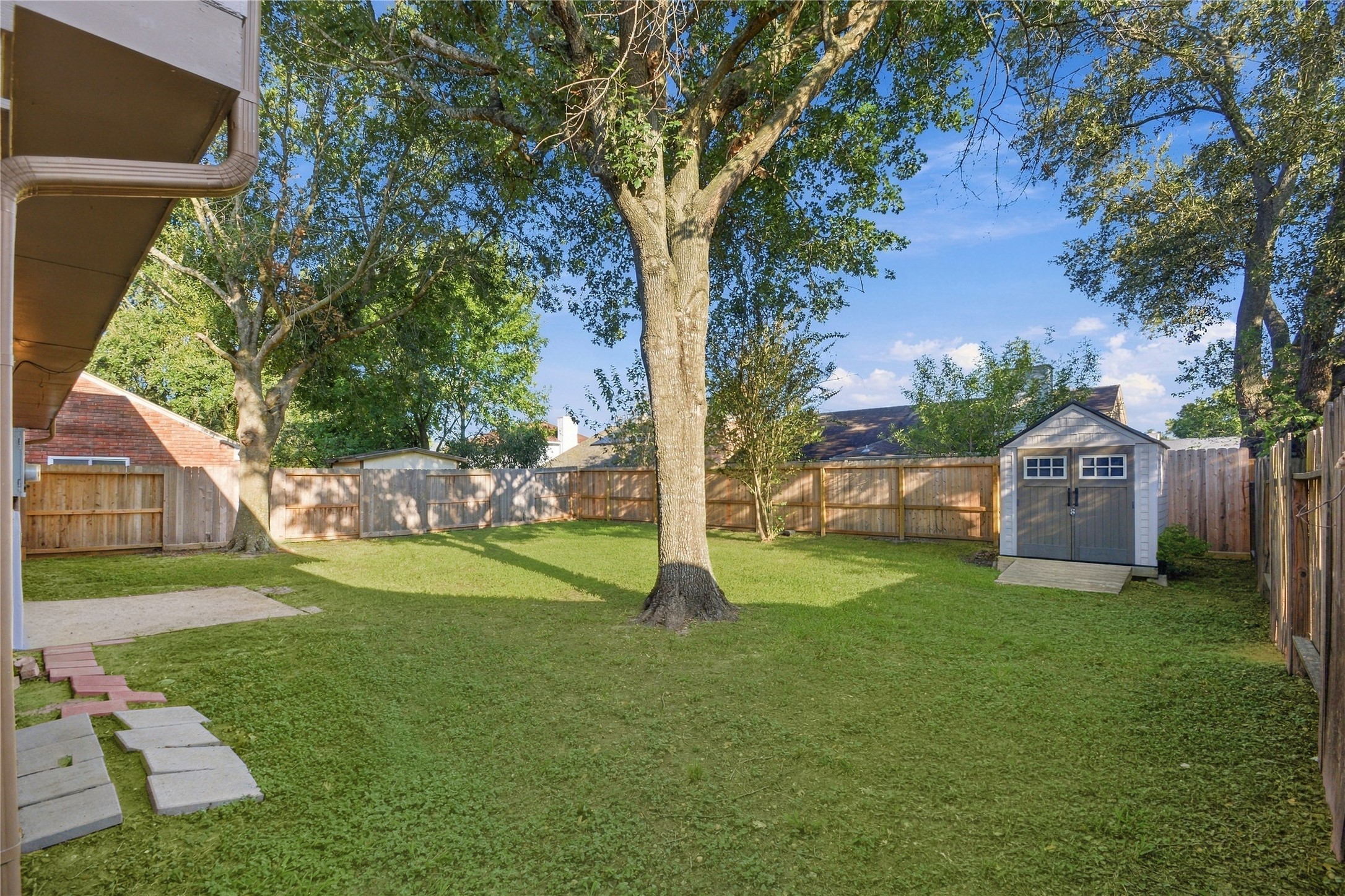 21218 Park Willow Drive Property Photo 3