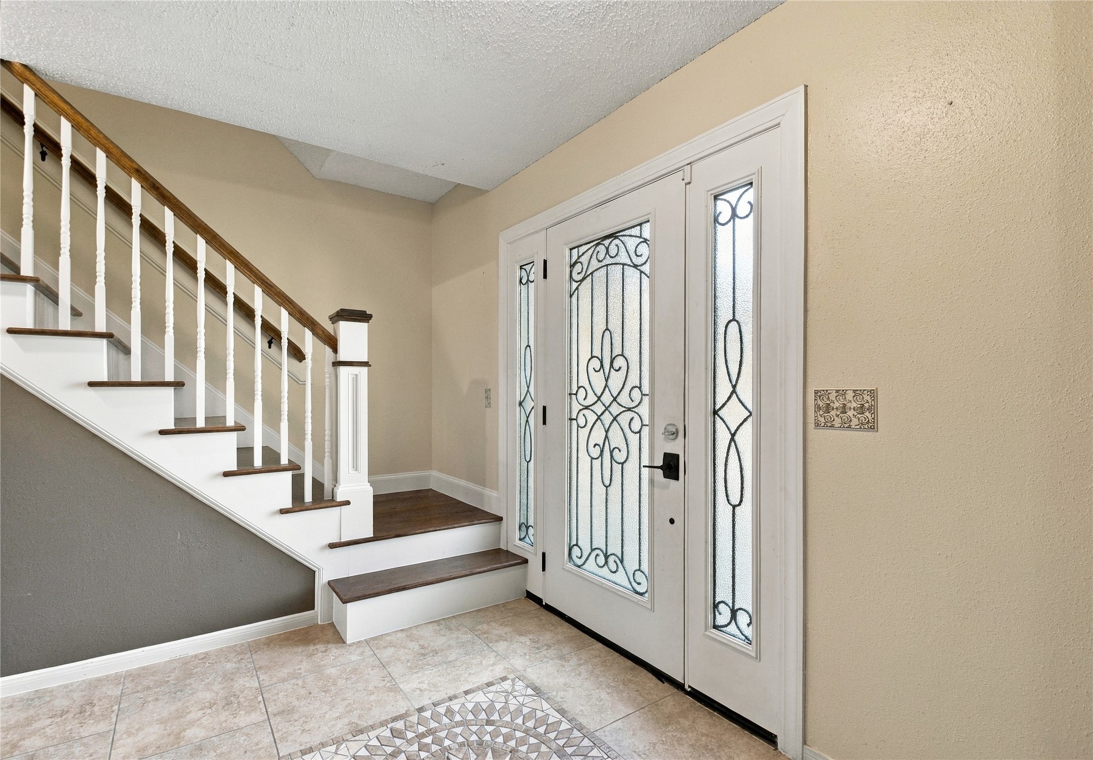 21218 Park Willow Drive Property Photo 4