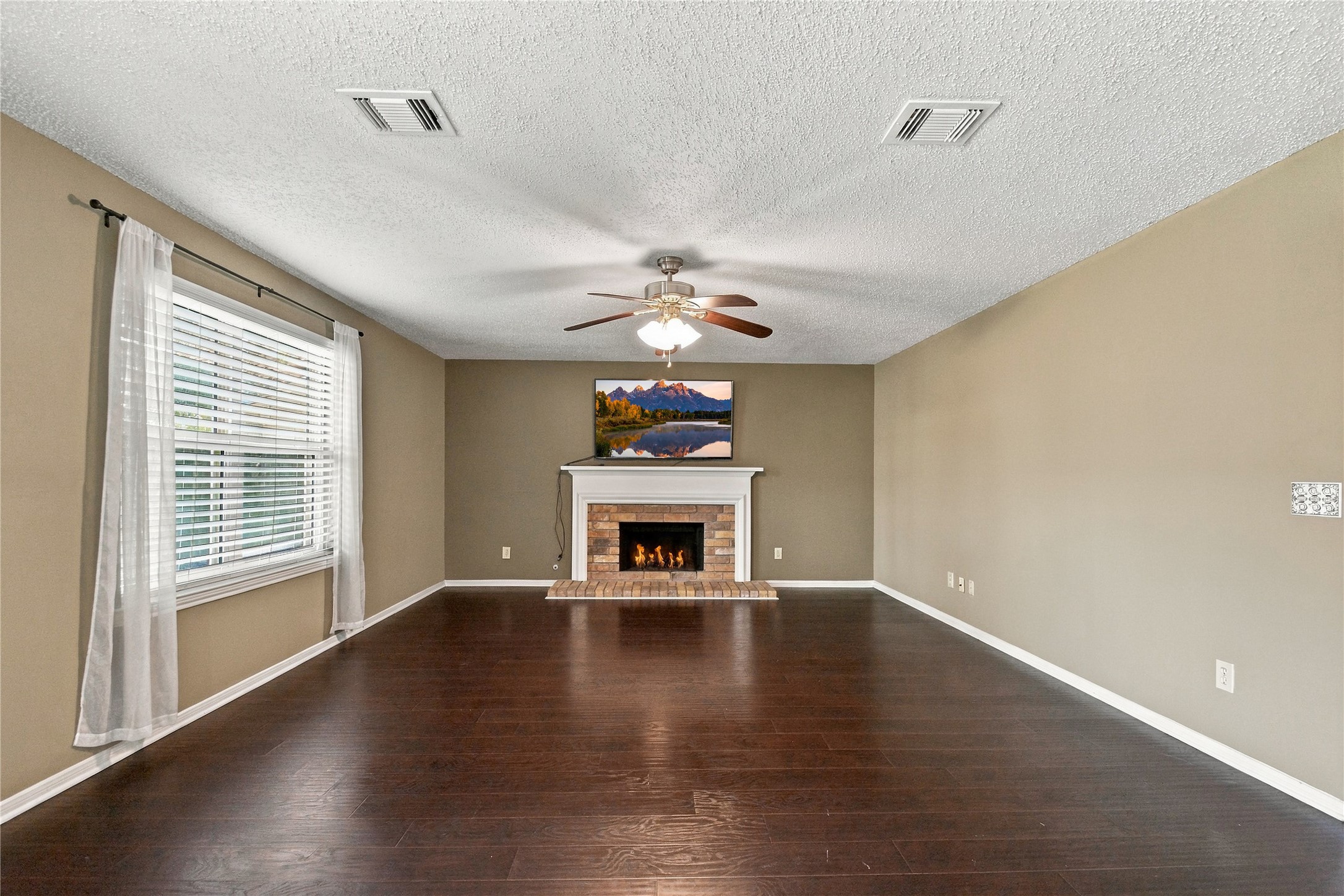 21218 Park Willow Drive Property Photo 7