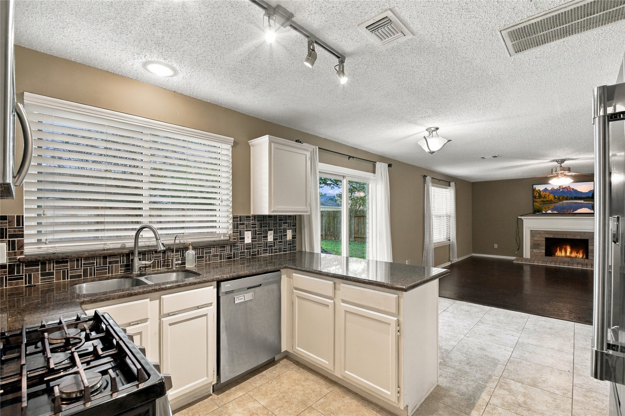 21218 Park Willow Drive Property Photo 8