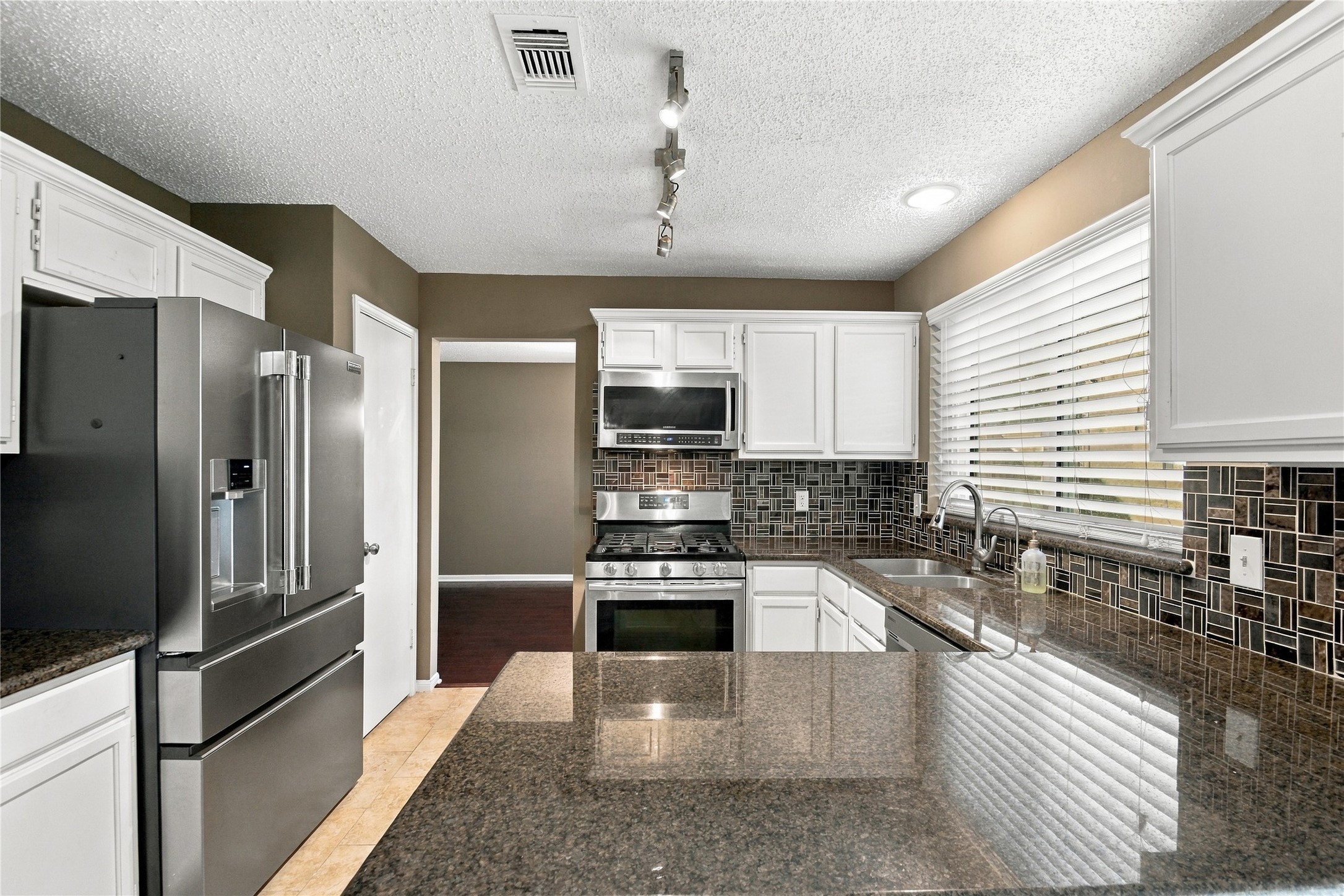 21218 Park Willow Drive Property Photo 9