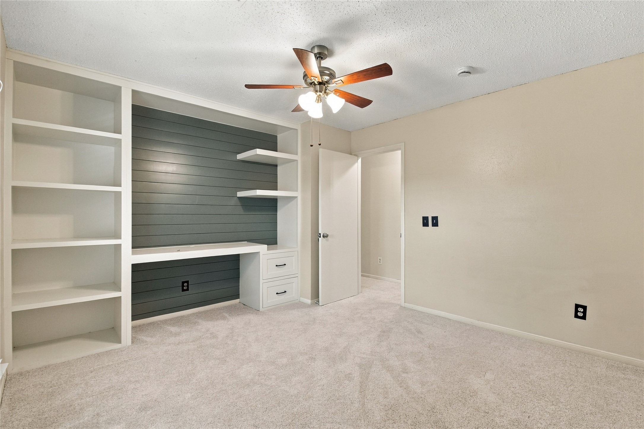 21218 Park Willow Drive Property Photo 15