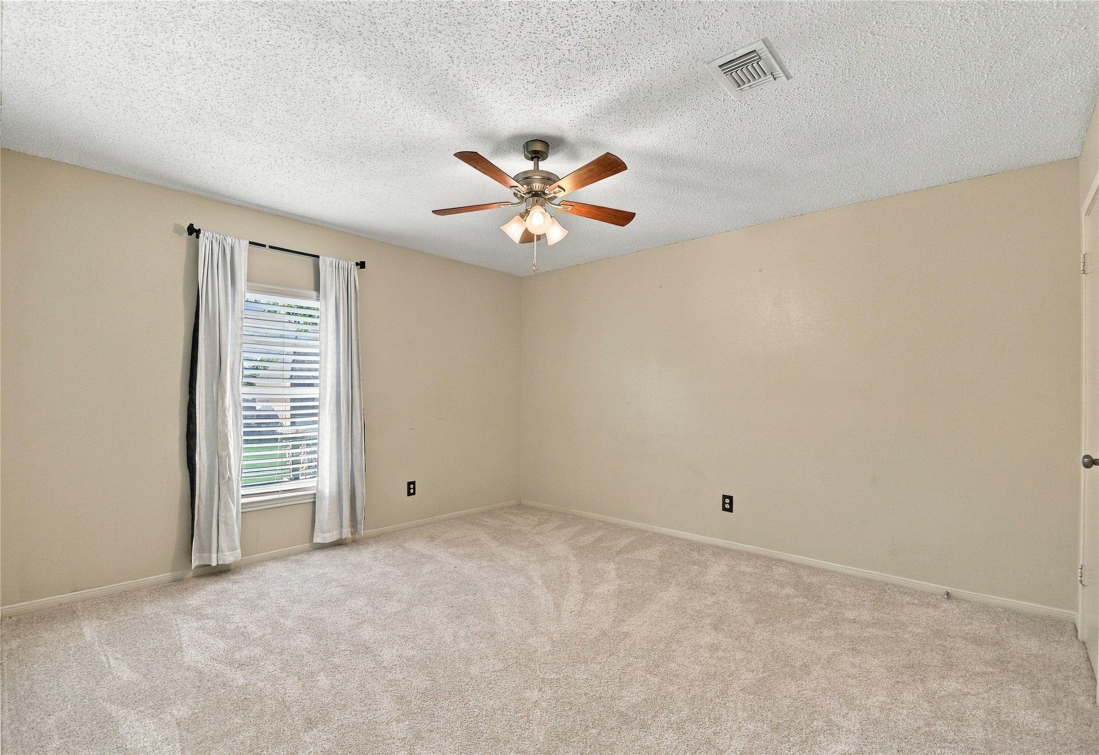21218 Park Willow Drive Property Photo 19
