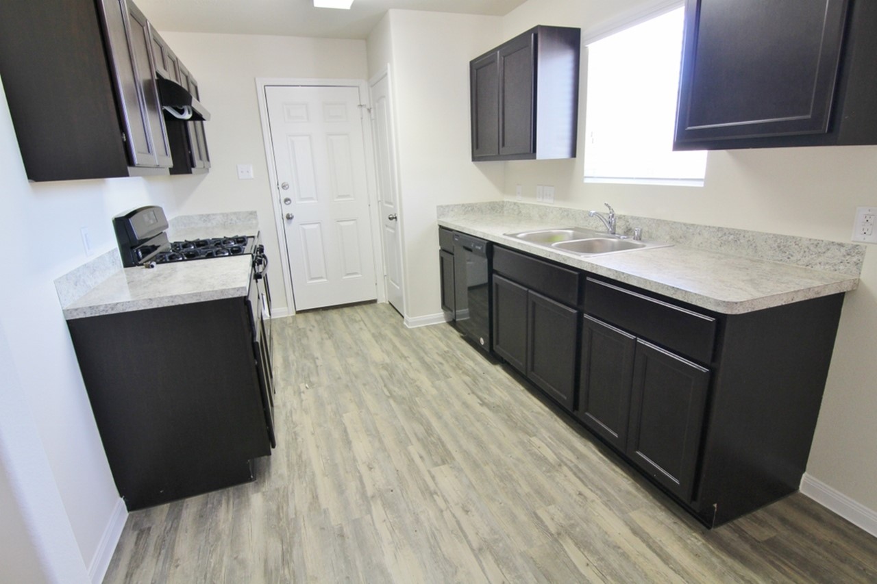 4335 Almeda Meadows Drive Property Photo 3