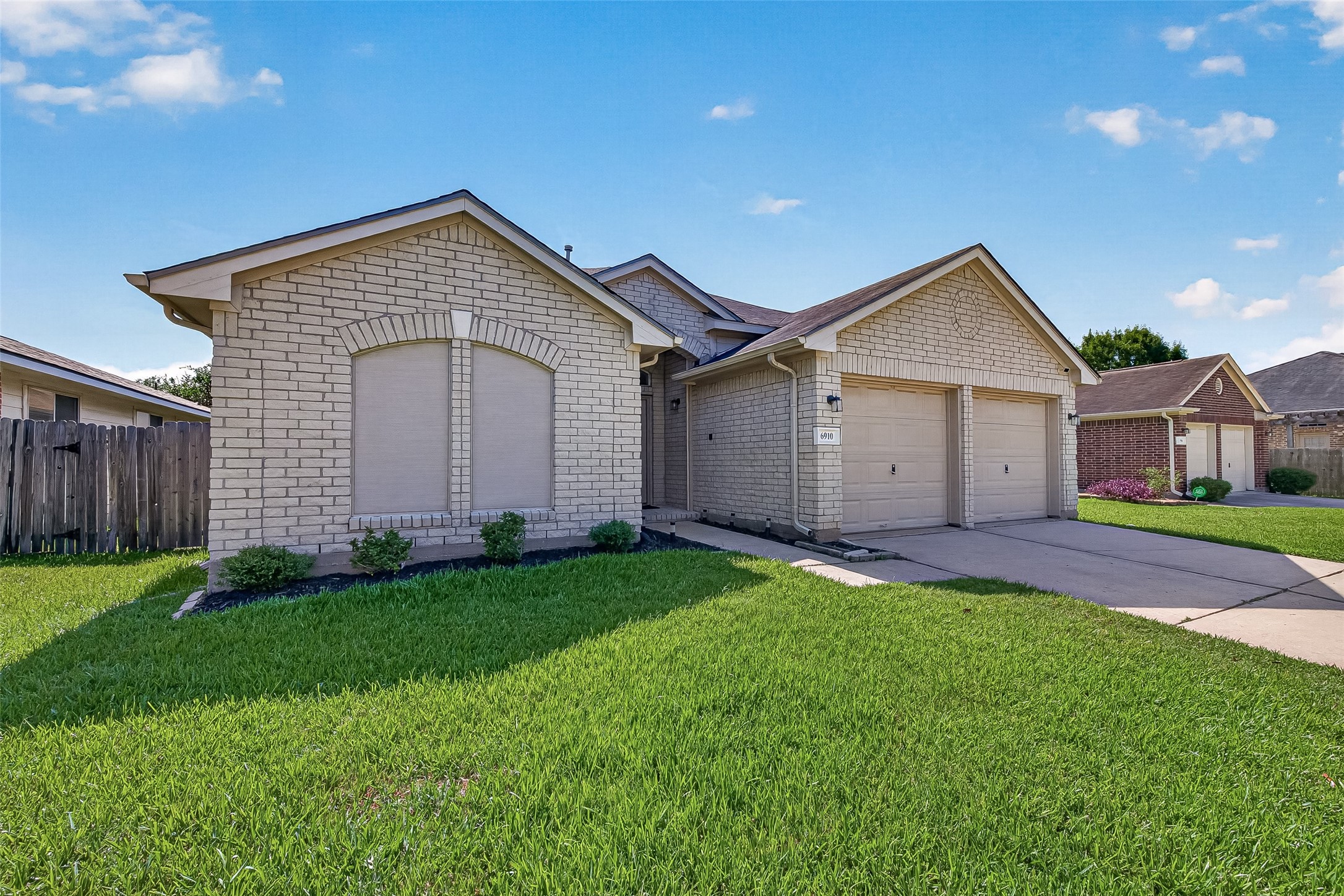 6910 Renata Circle Property Photo 2