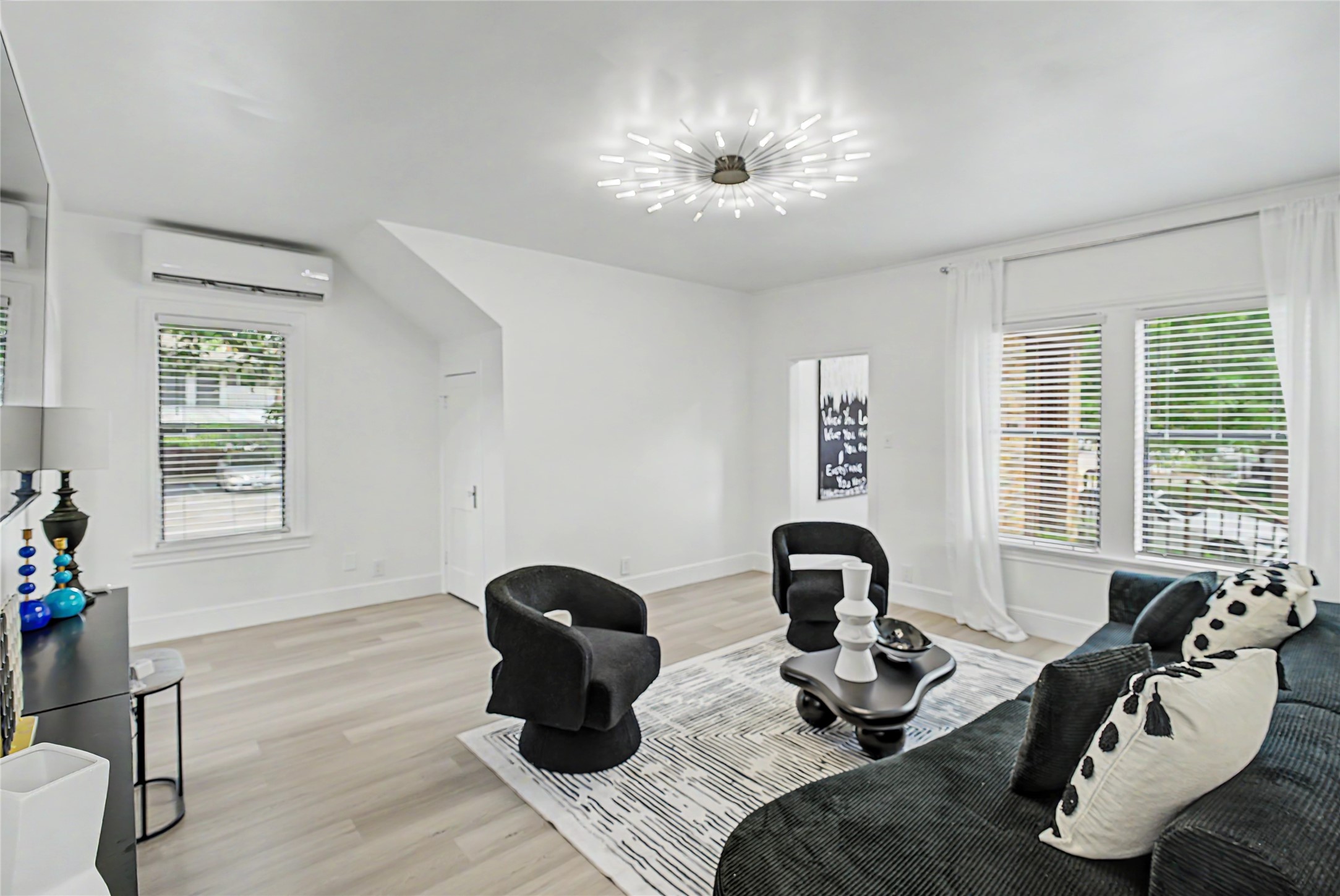 1904 Elmen Street Property Photo 6