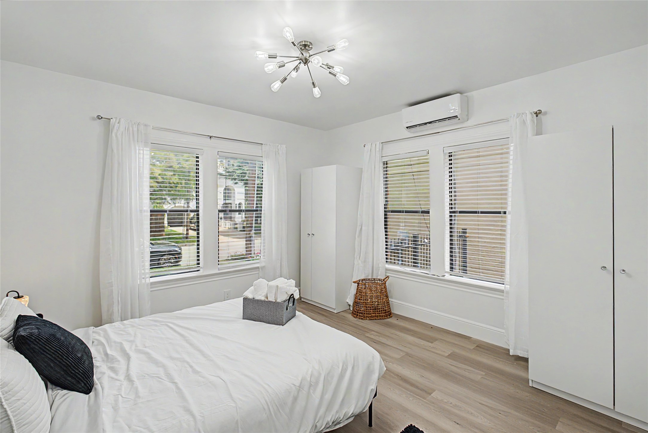 1904 Elmen Street Property Photo 7