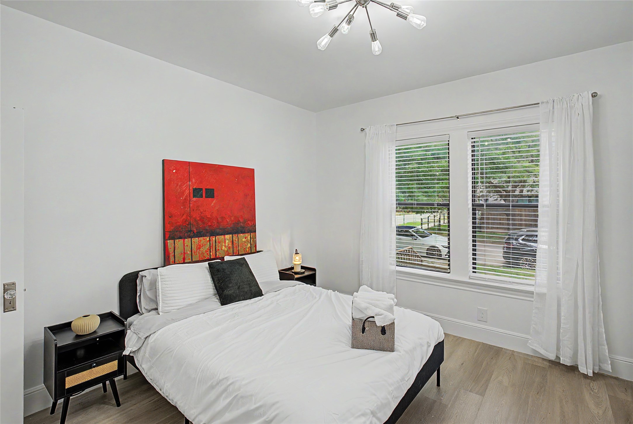 1904 Elmen Street Property Photo 8