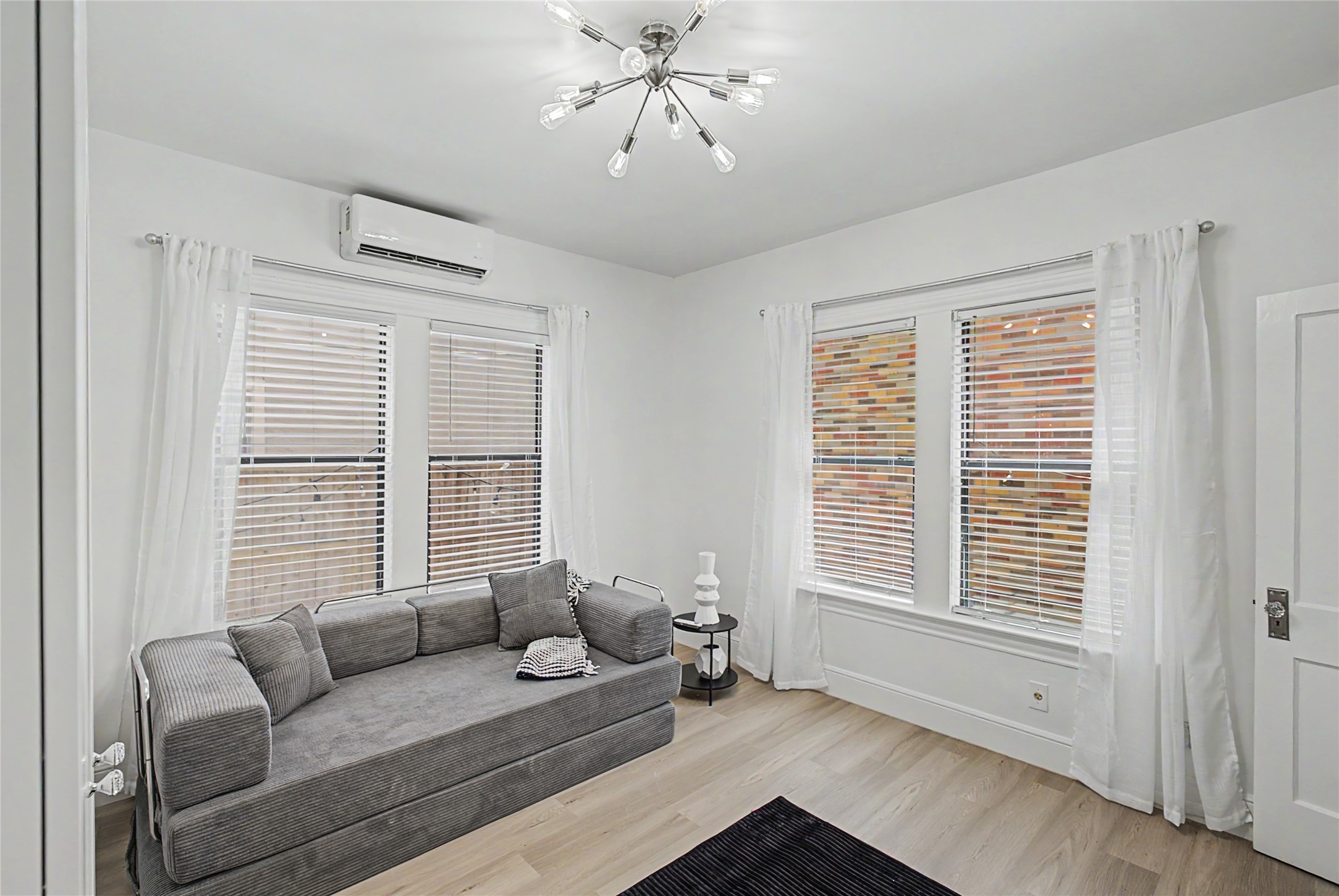 1904 Elmen Street Property Photo 10