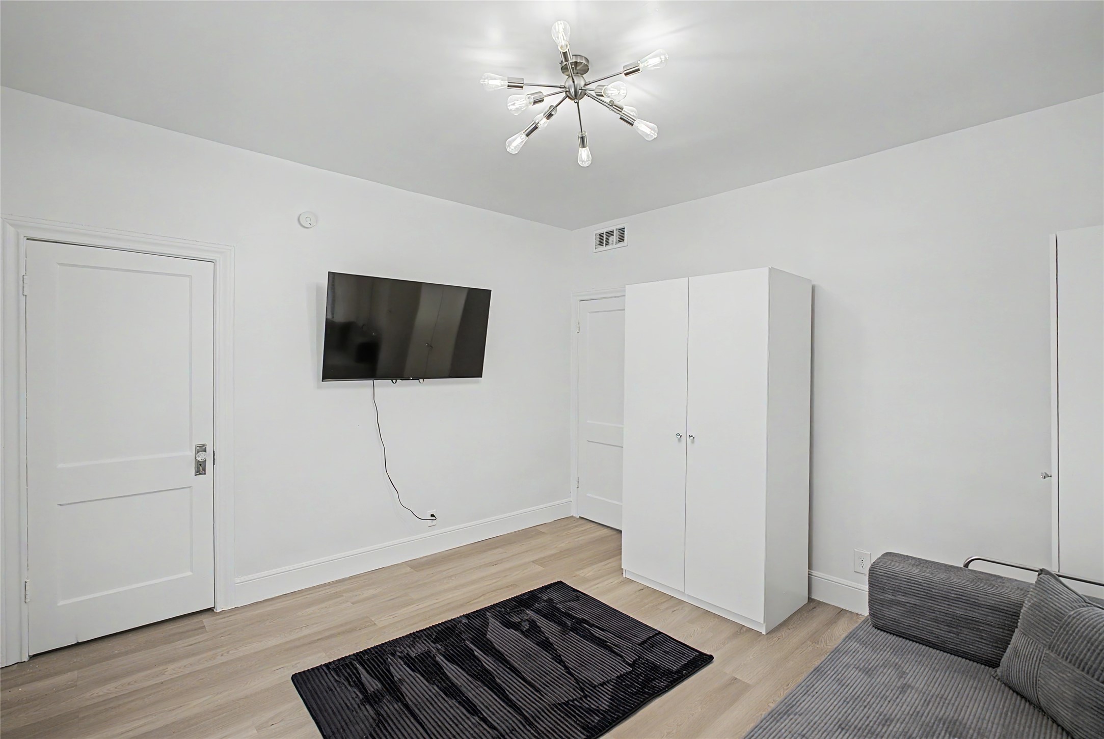 1904 Elmen Street Property Photo 12