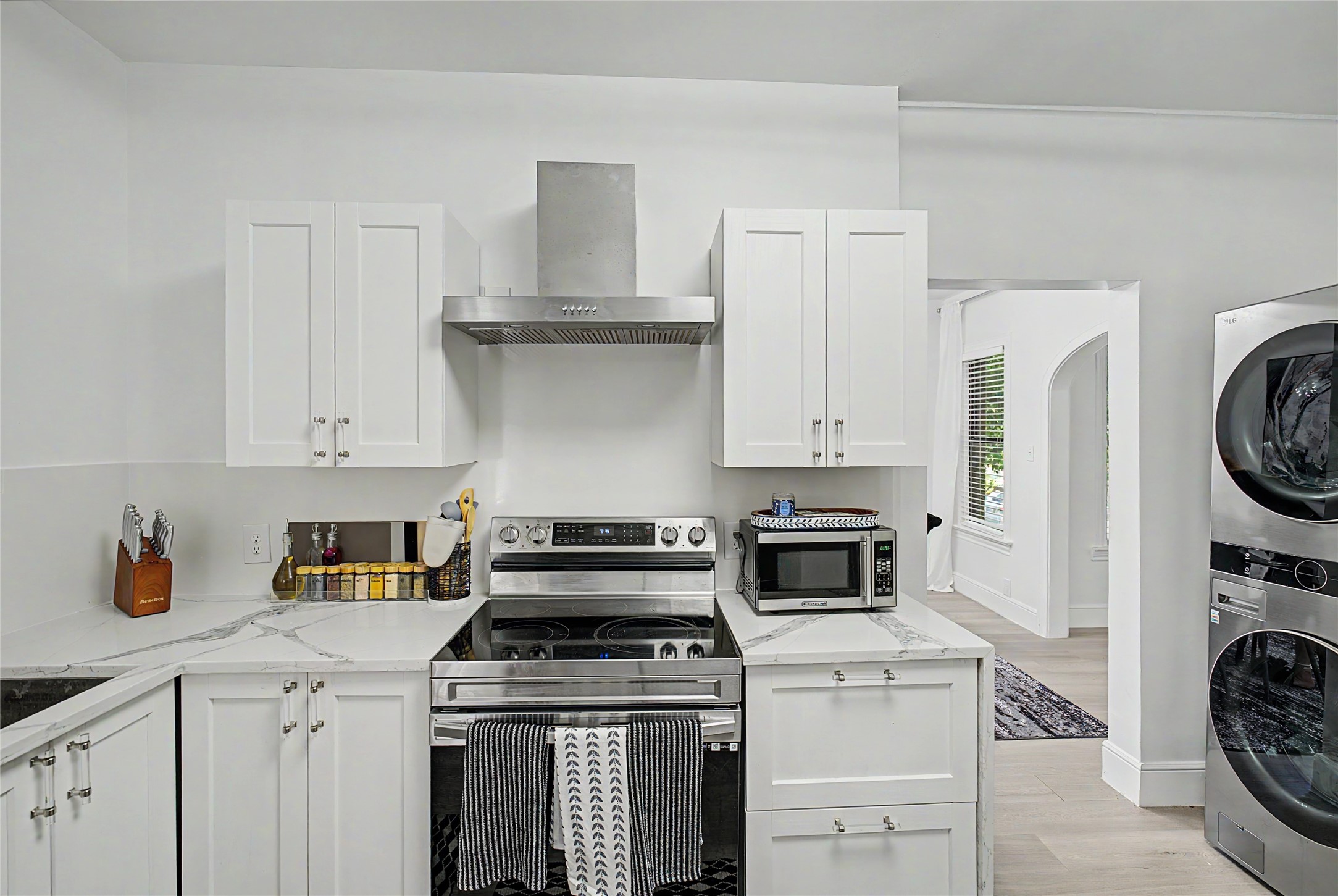 1904 Elmen Street Property Photo 15
