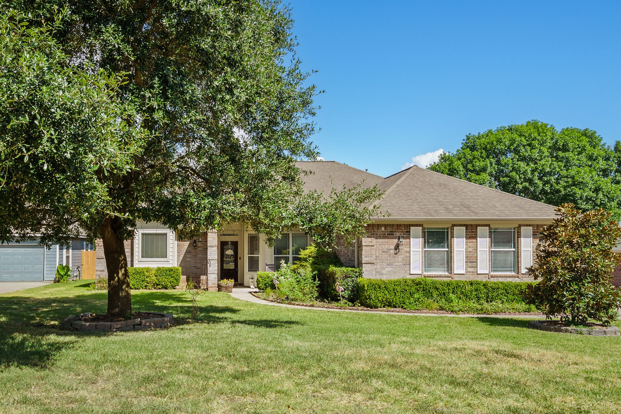 7090 Shadow Lake Drive Property Photo 1