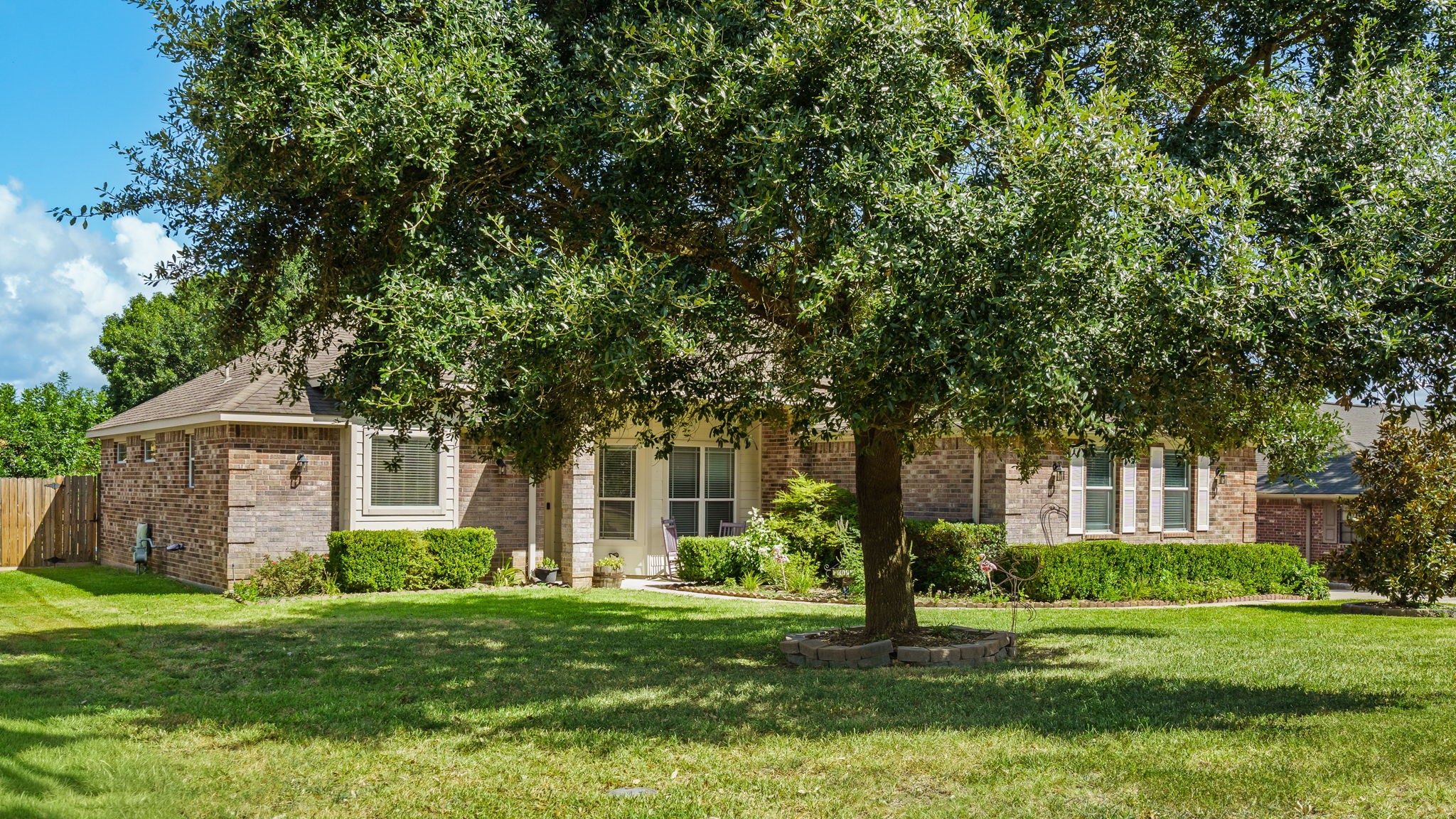 7090 Shadow Lake Drive Property Photo 2