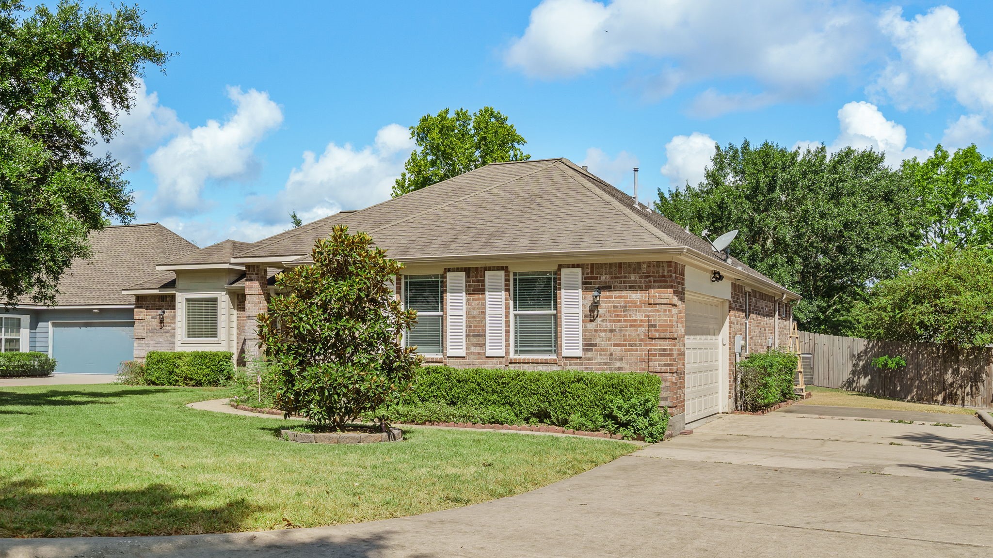 7090 Shadow Lake Drive Property Photo 3