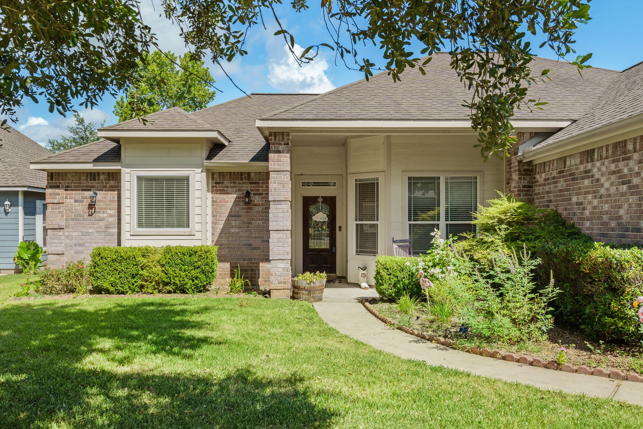 7090 Shadow Lake Drive Property Photo 4