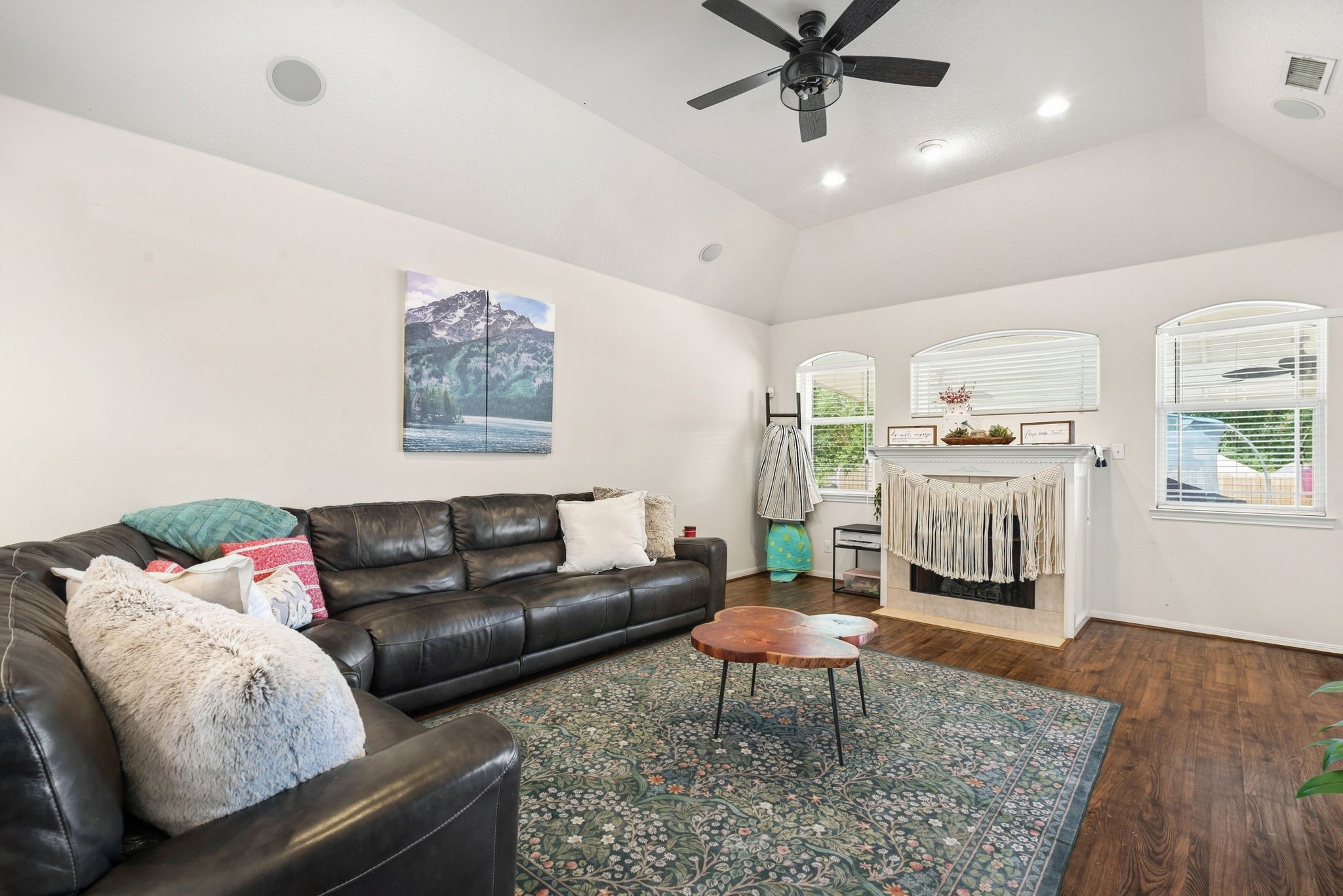 7090 Shadow Lake Drive Property Photo 8