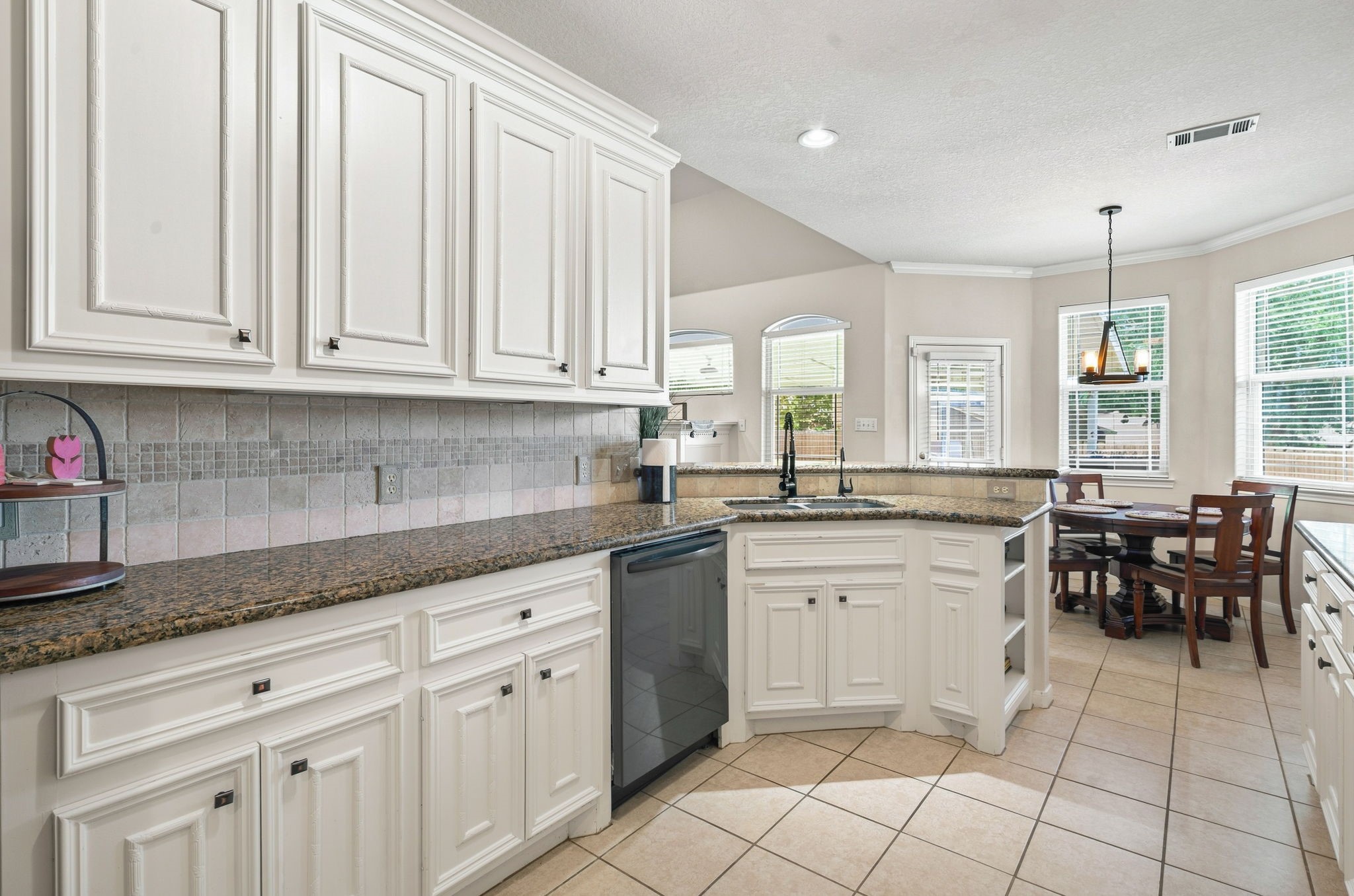 7090 Shadow Lake Drive Property Photo 13