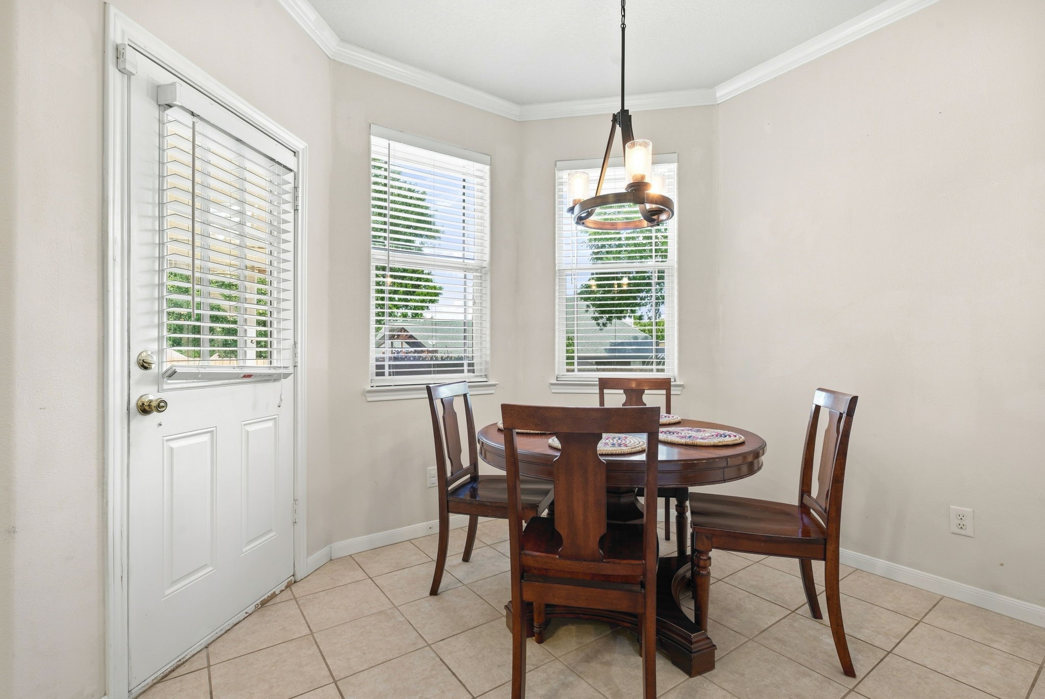 7090 Shadow Lake Drive Property Photo 16