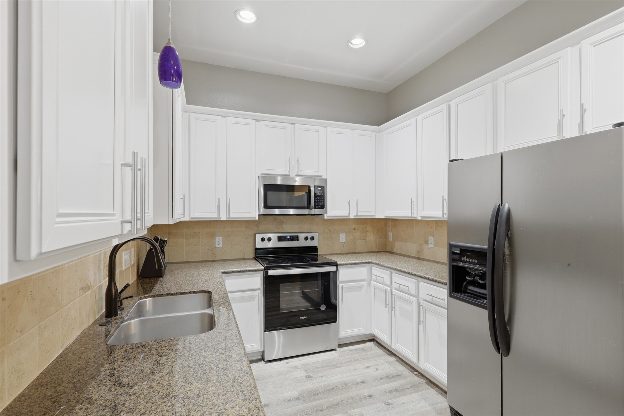 9003 Bayview Cove Drive Property Photo 7