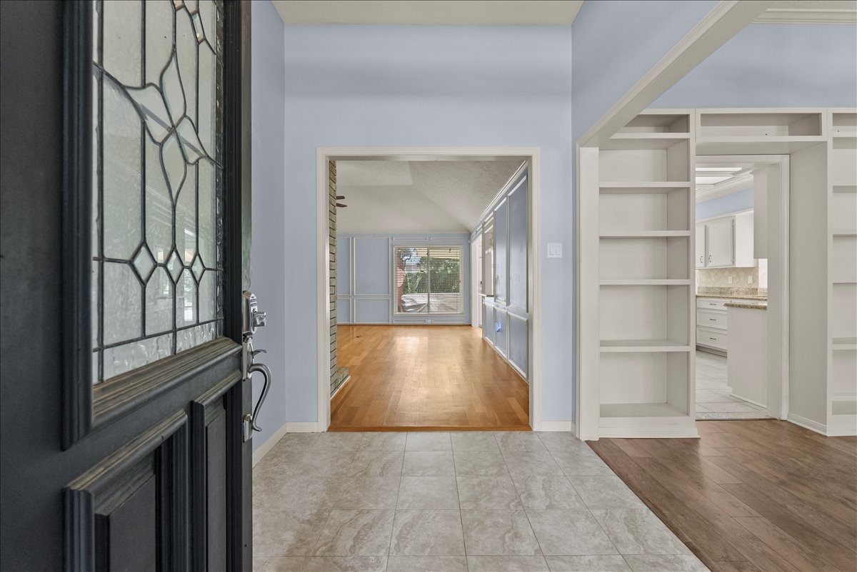 2422 Fairwind Drive Property Photo 4