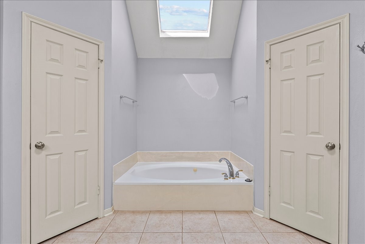 2422 Fairwind Drive Property Photo 25