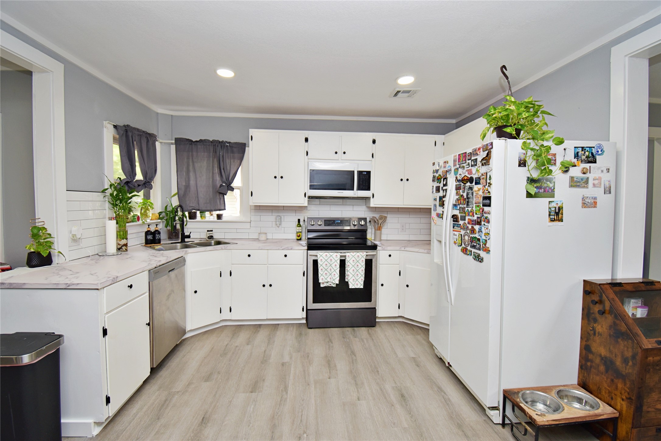 300 N Walnut Street Property Photo 6