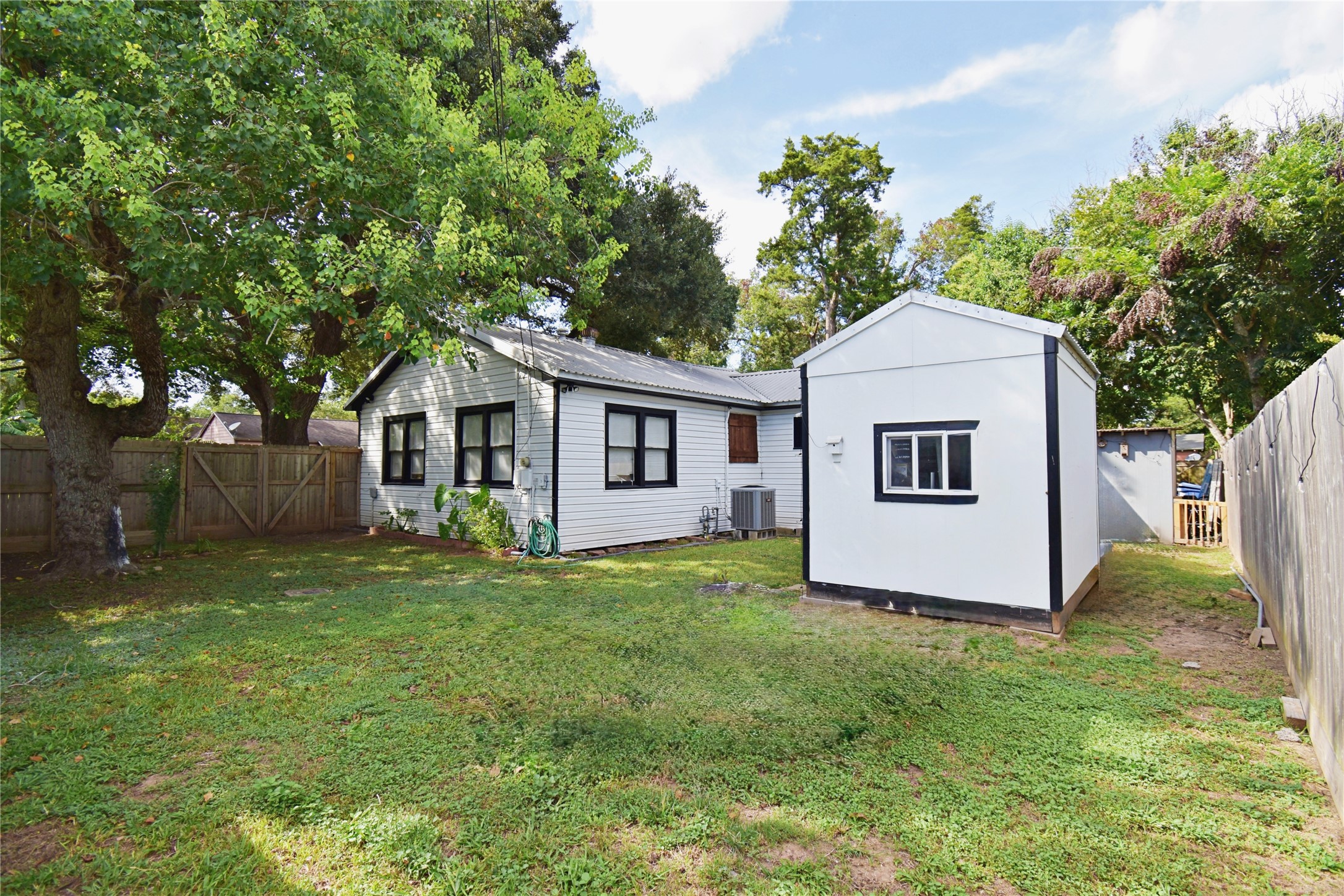 300 N Walnut Street Property Photo 16