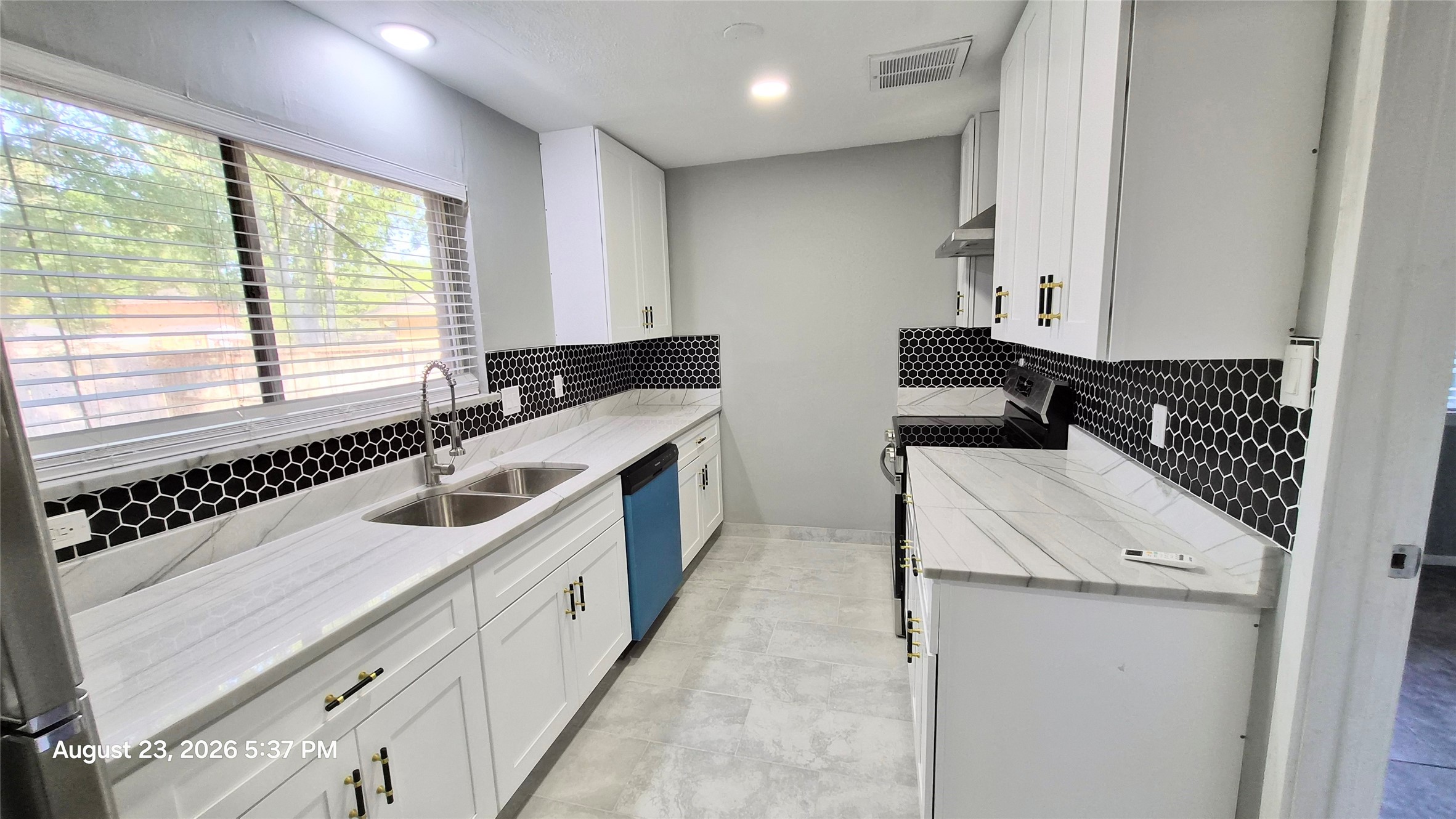 23054 Banquo Drive Property Photo 3